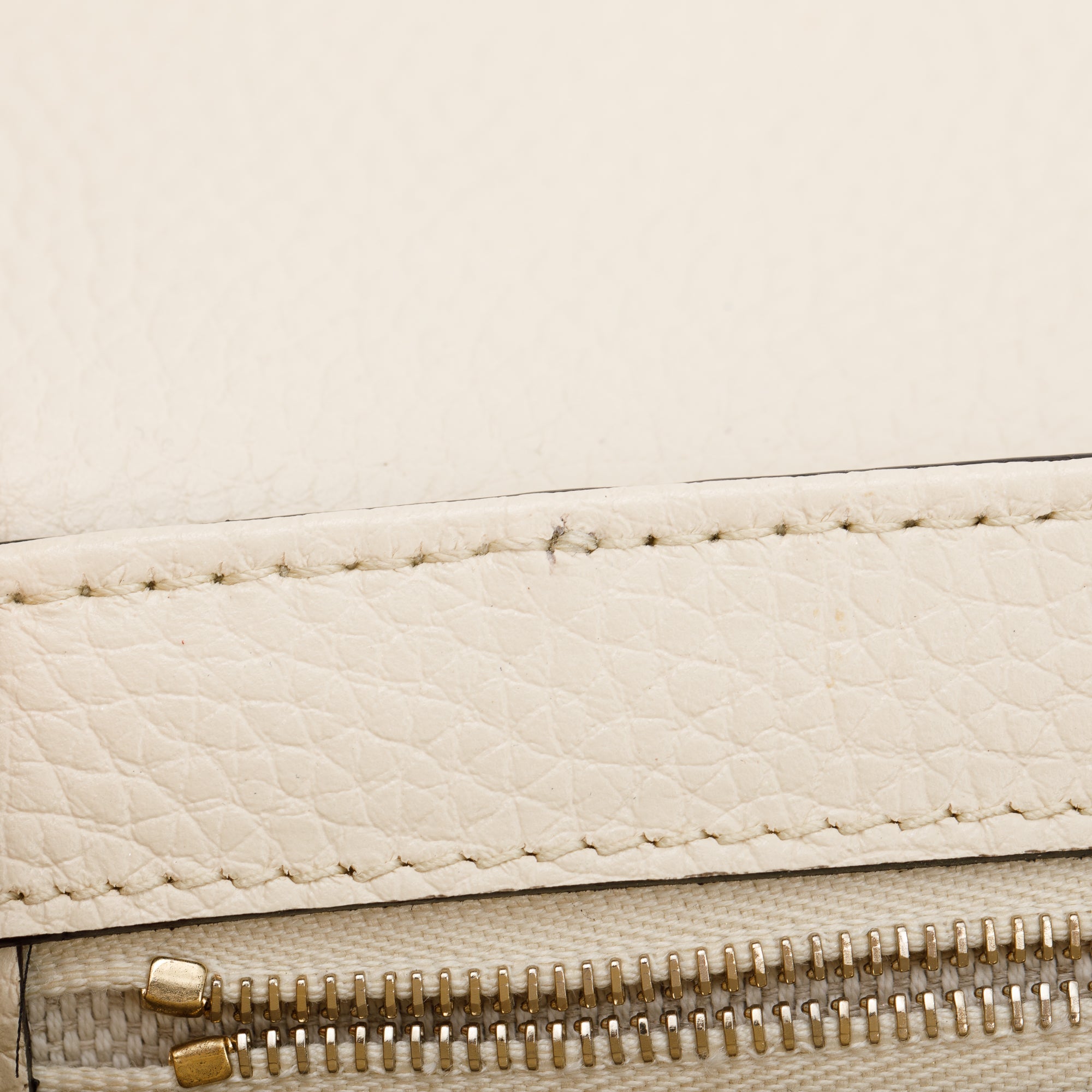 Gucci White Grained Calfskin Leather Medium Soho Chain Crossbody Bag