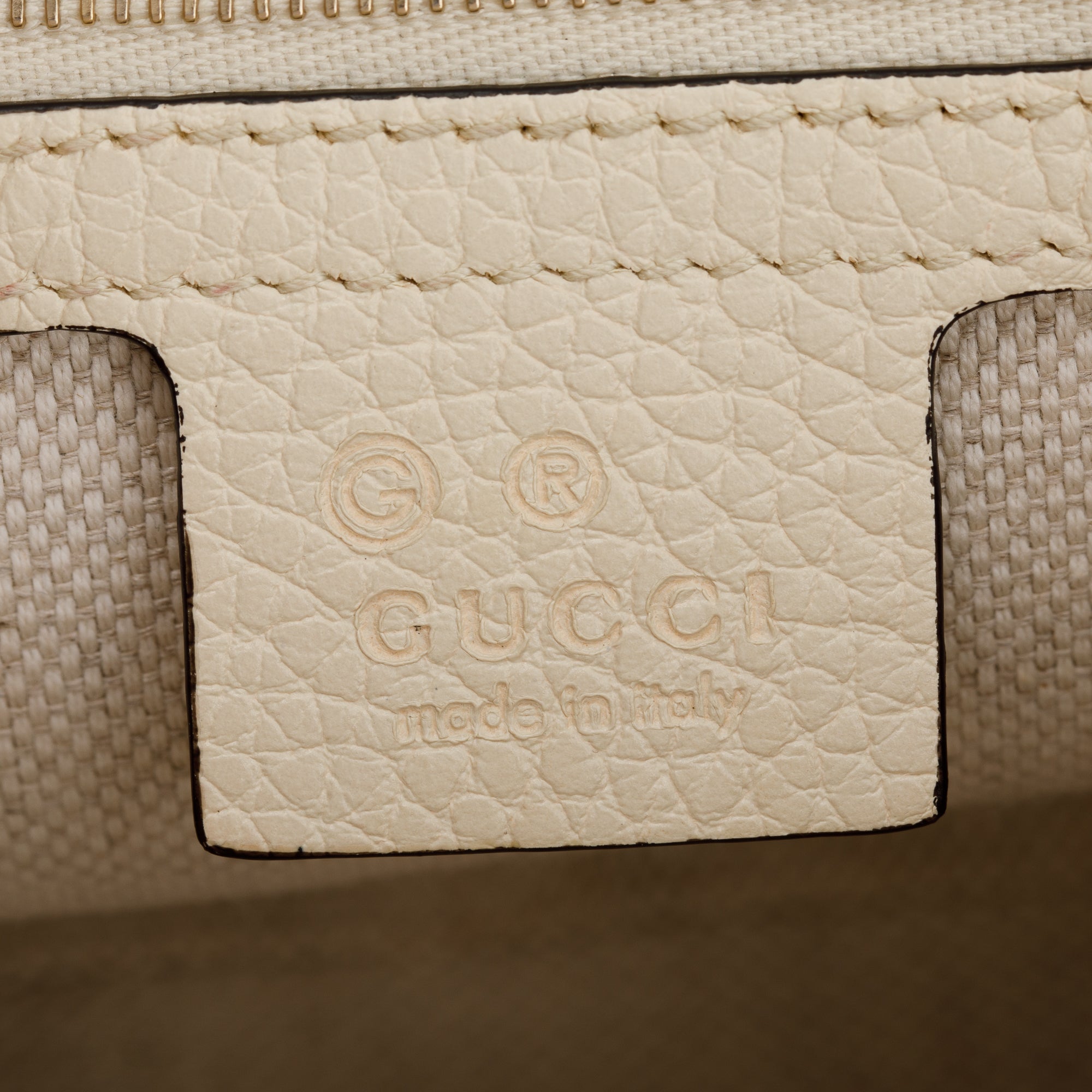 Gucci White Grained Calfskin Leather Medium Soho Chain Crossbody Bag w/ Box