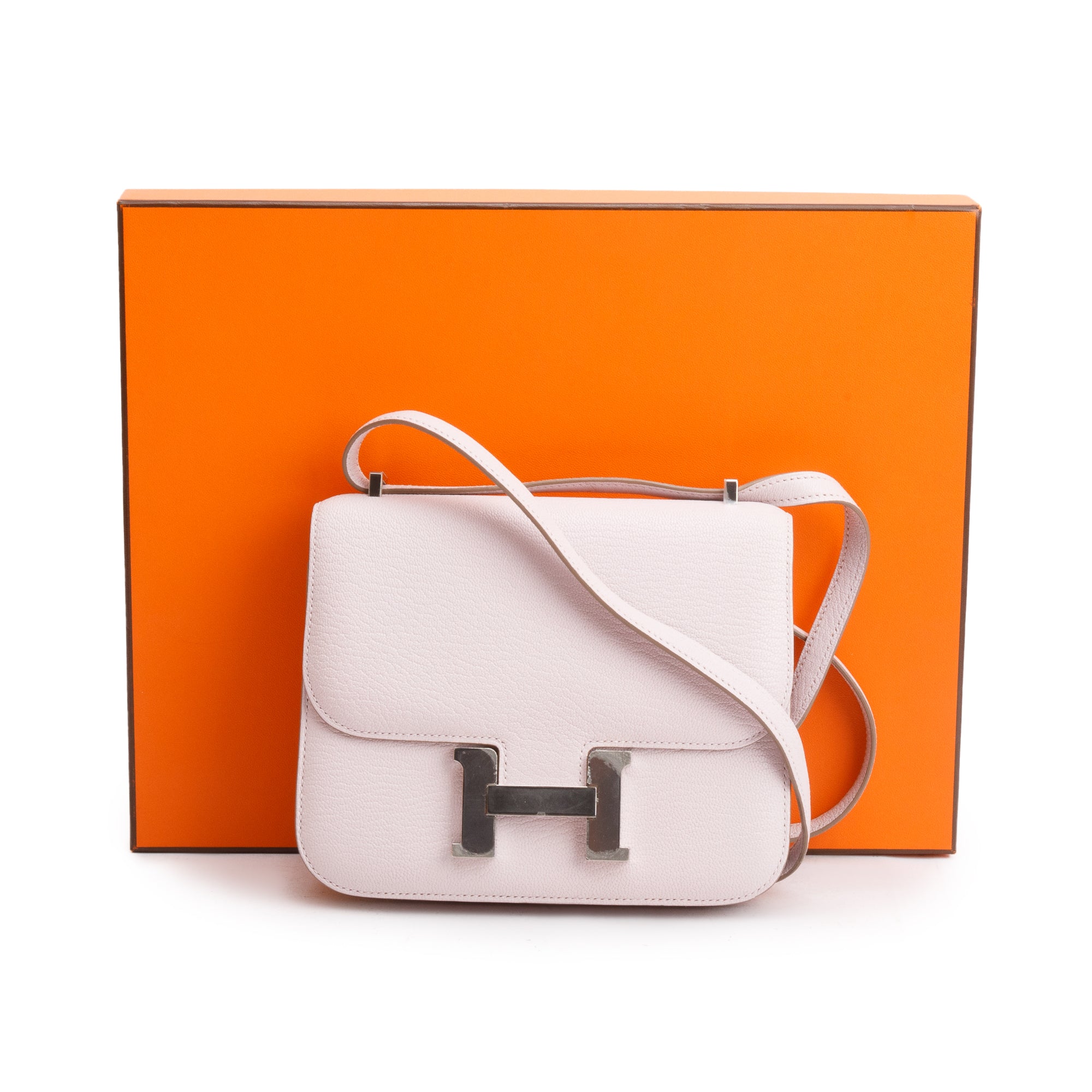 HERMES エルメス　白　37⭐️ エルメス2023年「Astonishing Hermès!（驚きの発見）」春夏