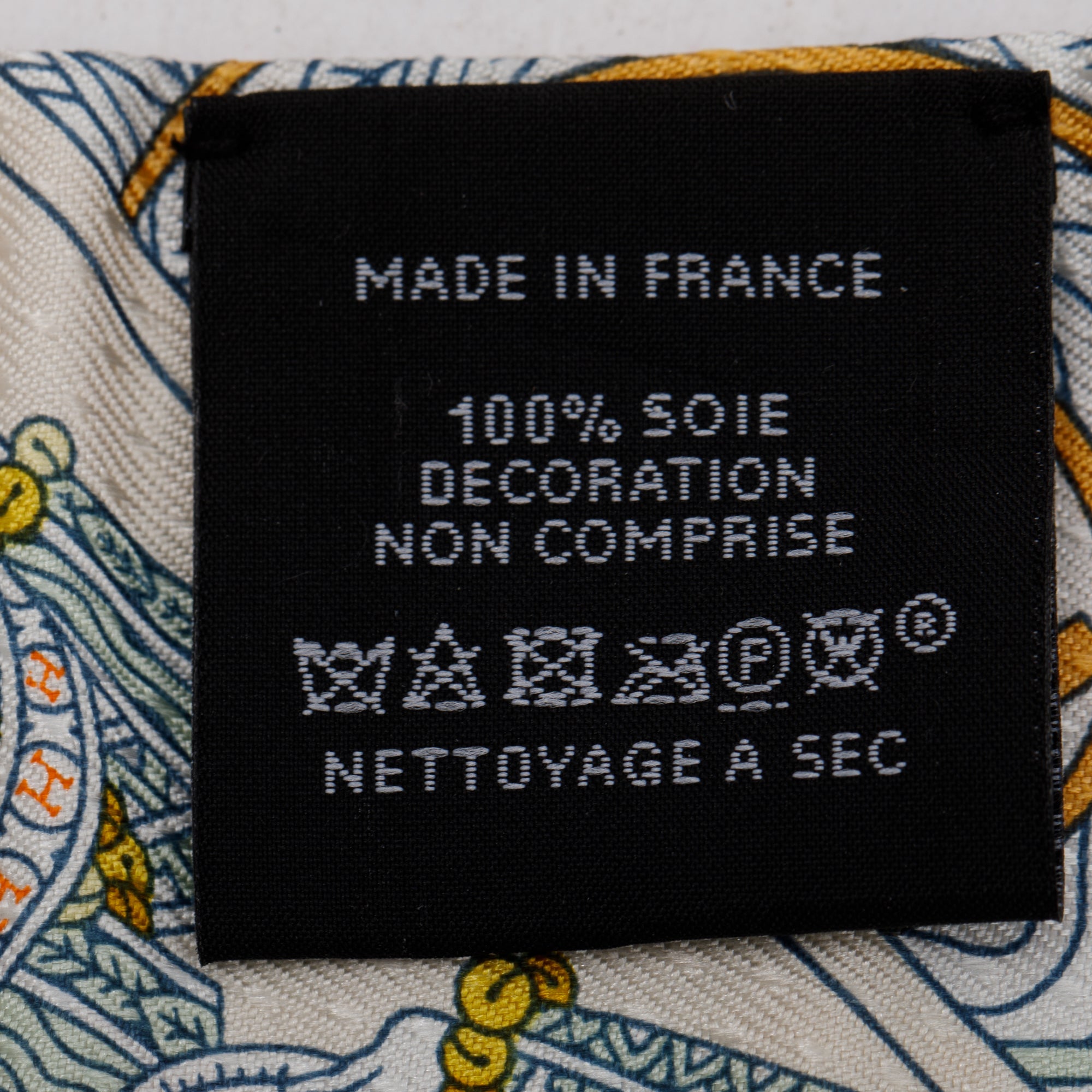 Hermes 'Dame de Coeur' Silk Twilly w/ Box