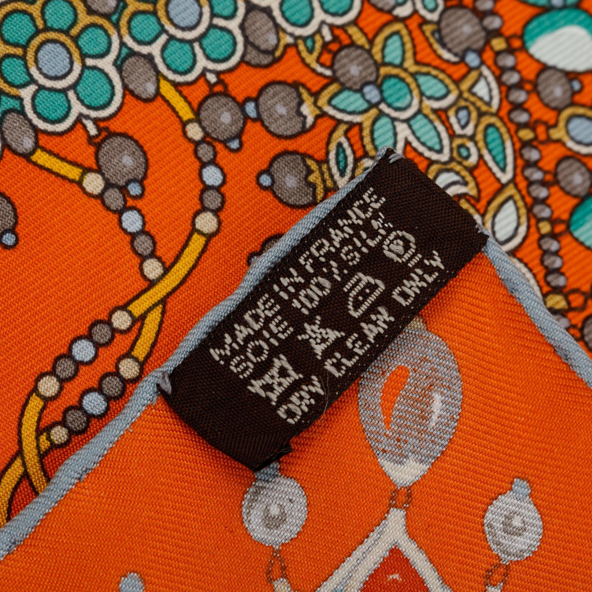 上質シルクツイル×マッシュルーム総柄 橙艶 HERMES PARIS Hermes 'Parures Des Maharajas' Orange Silk Scarf 90 w/ Box – OLIVER'S