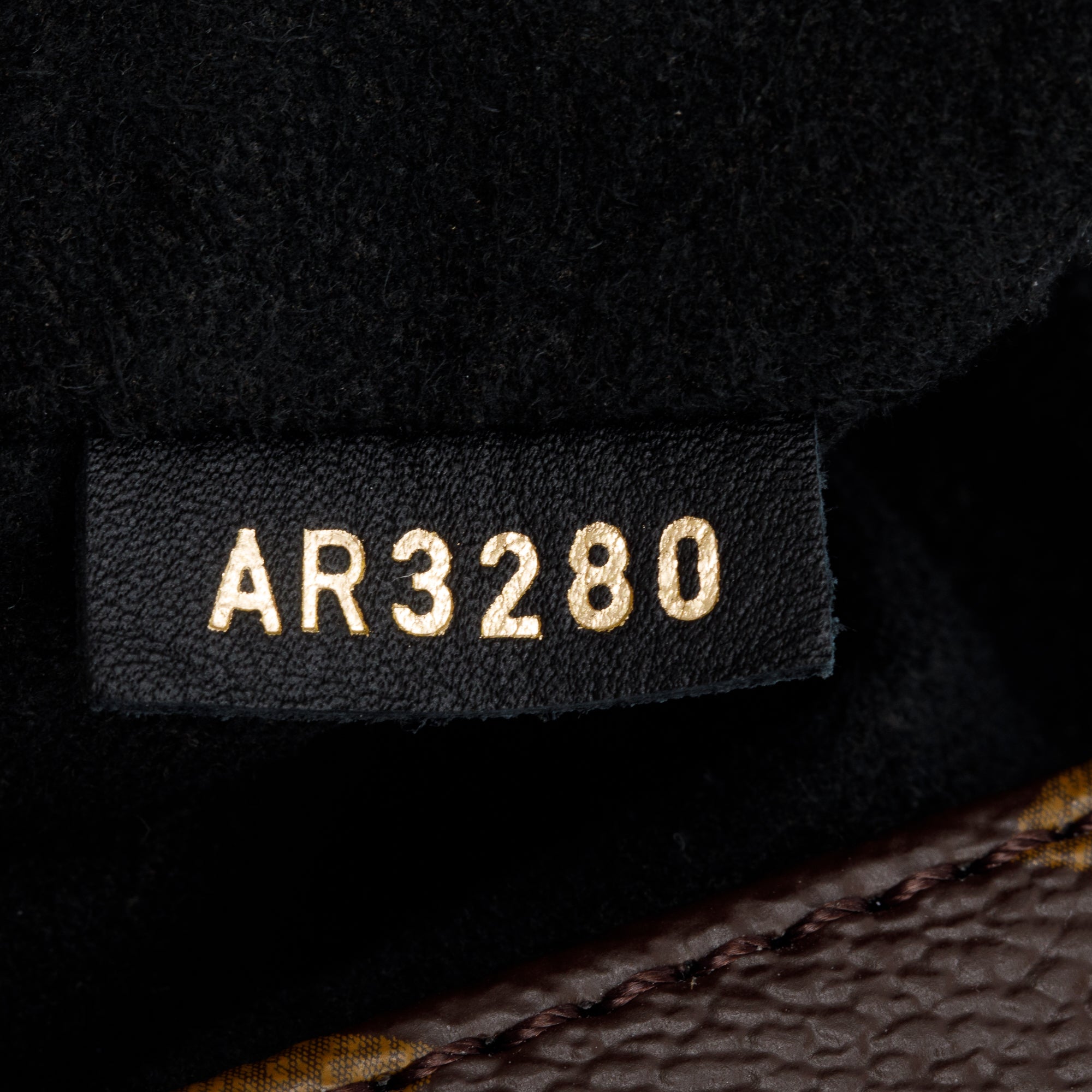 Louis Vuitton 2020 Monogram Locky BB w/ Strap