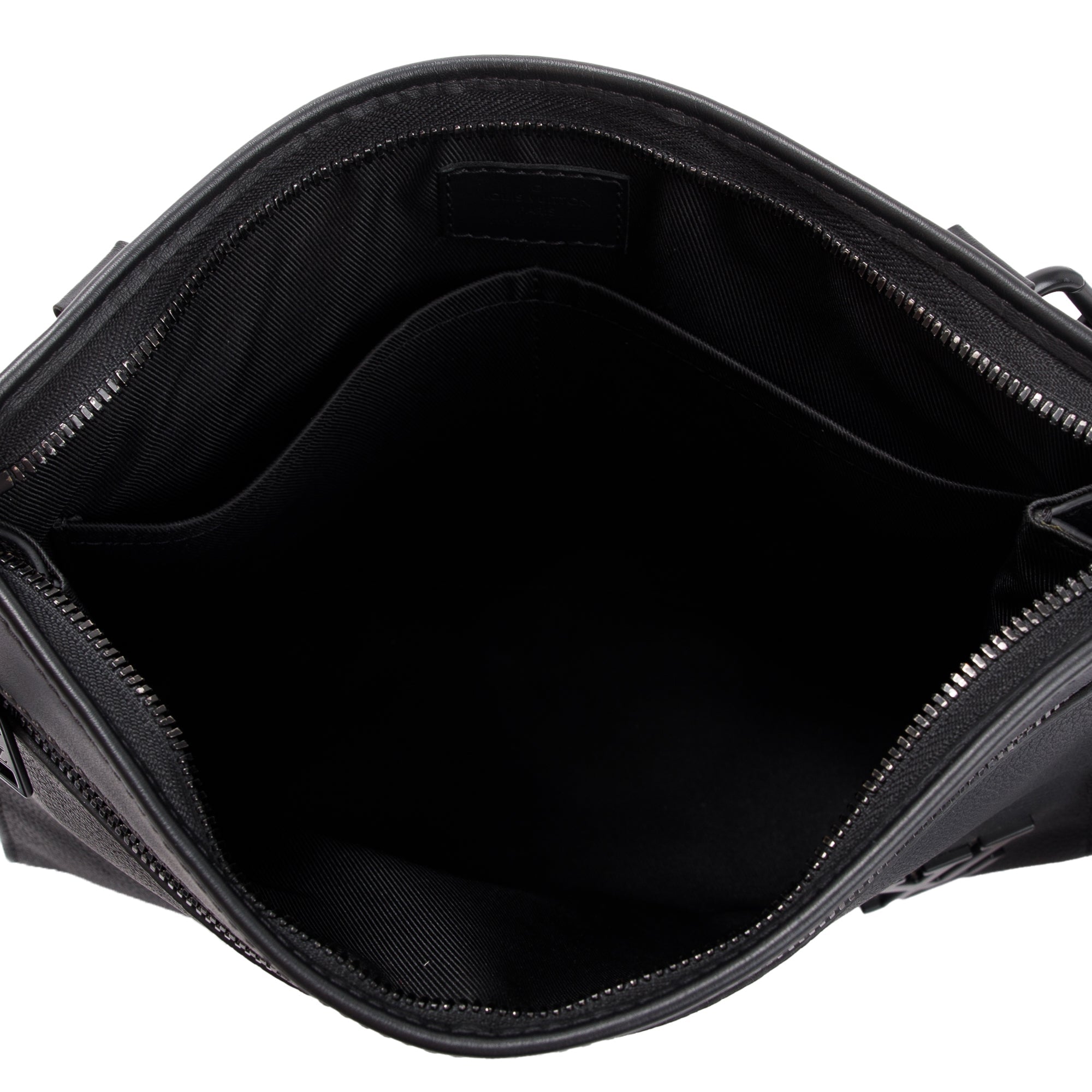 Louis Vuitton 2022 Black LV Aerogram Calfskin Leather Messenger Voyage w/ Receipt