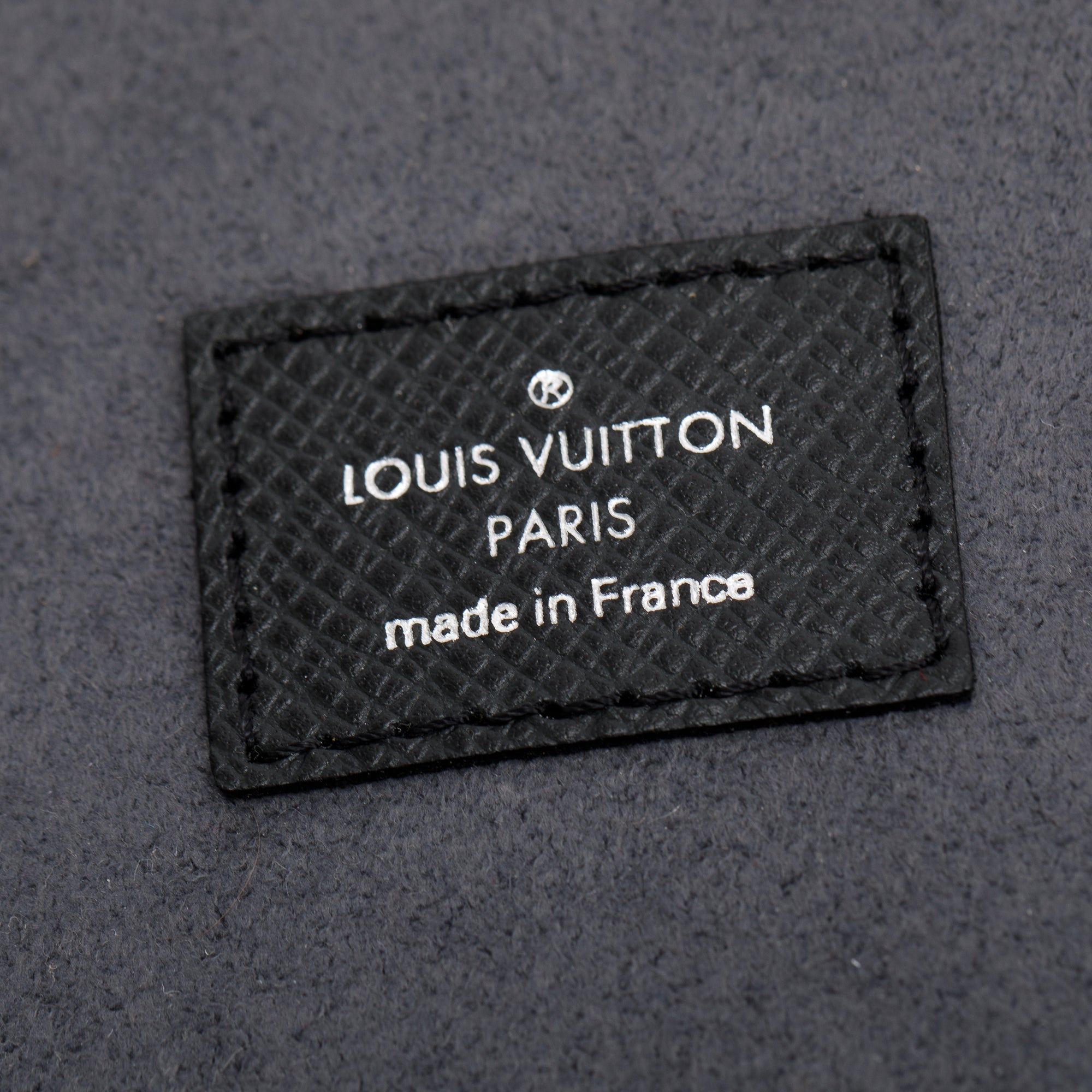 Louis Vuitton Black Taiga Leather 5 Tie Case