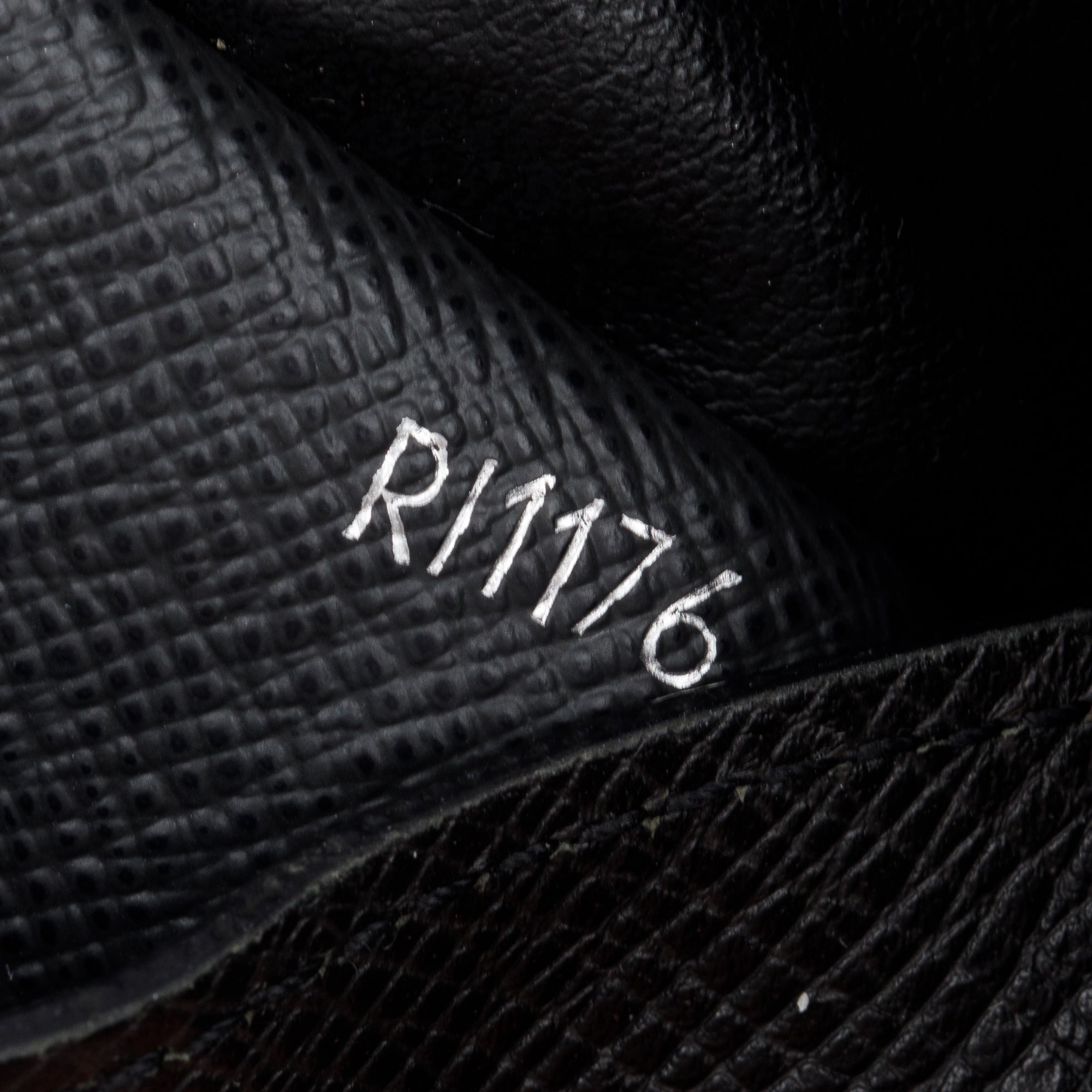 Louis Vuitton Black Taiga Leather Amerigo Wallet