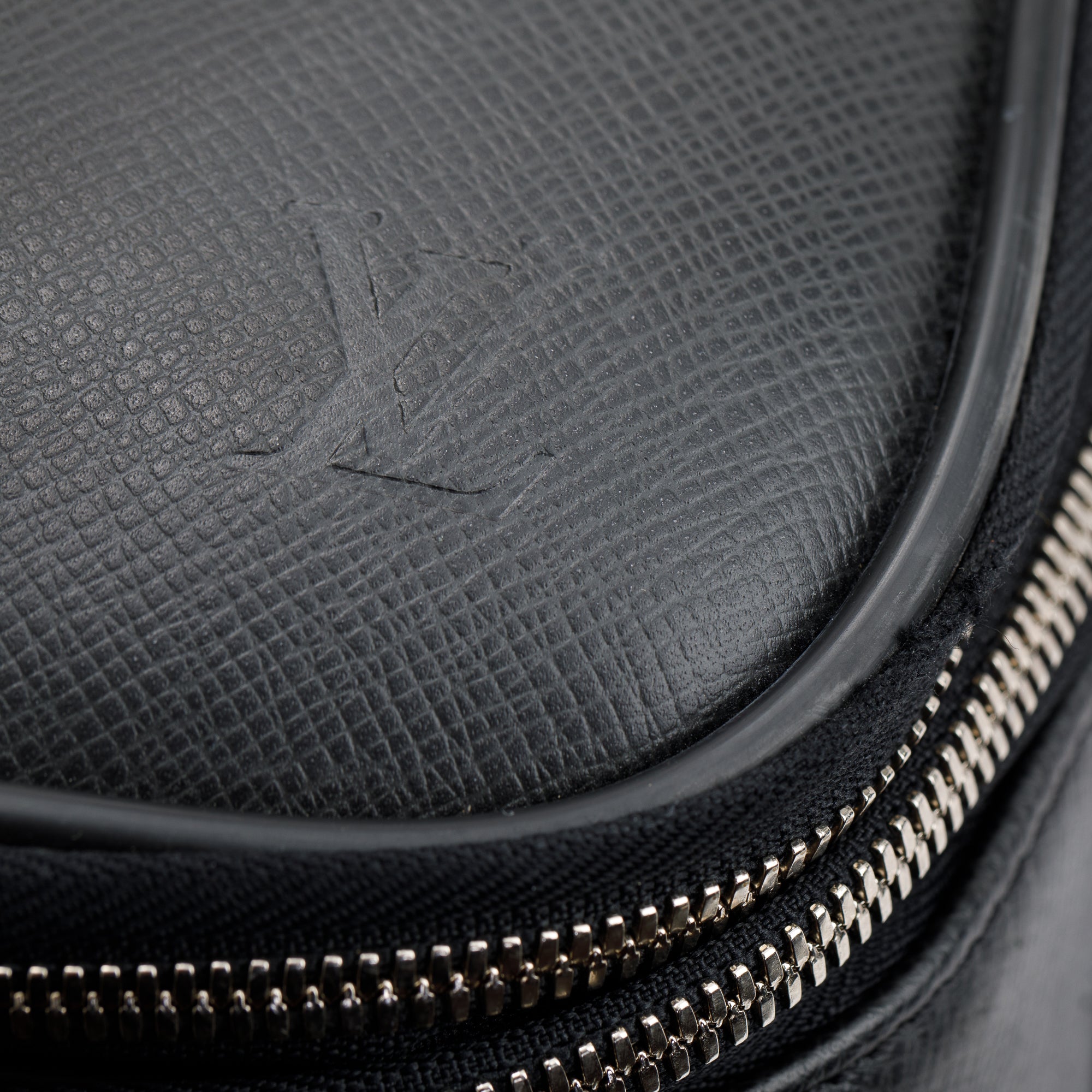 Louis Vuitton Black Taiga Leather Pegase 50