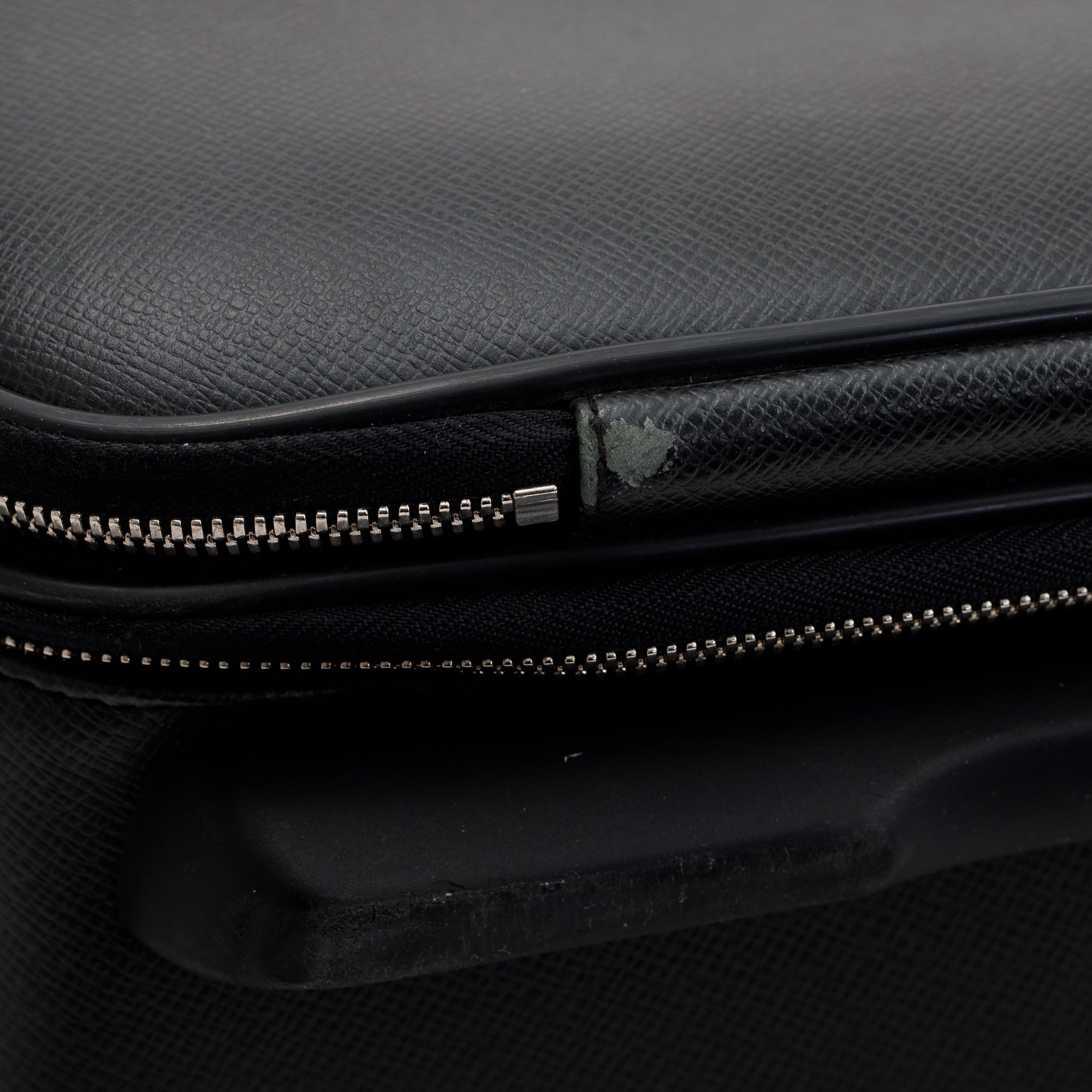 Louis Vuitton Black Taiga Leather Pegase 50