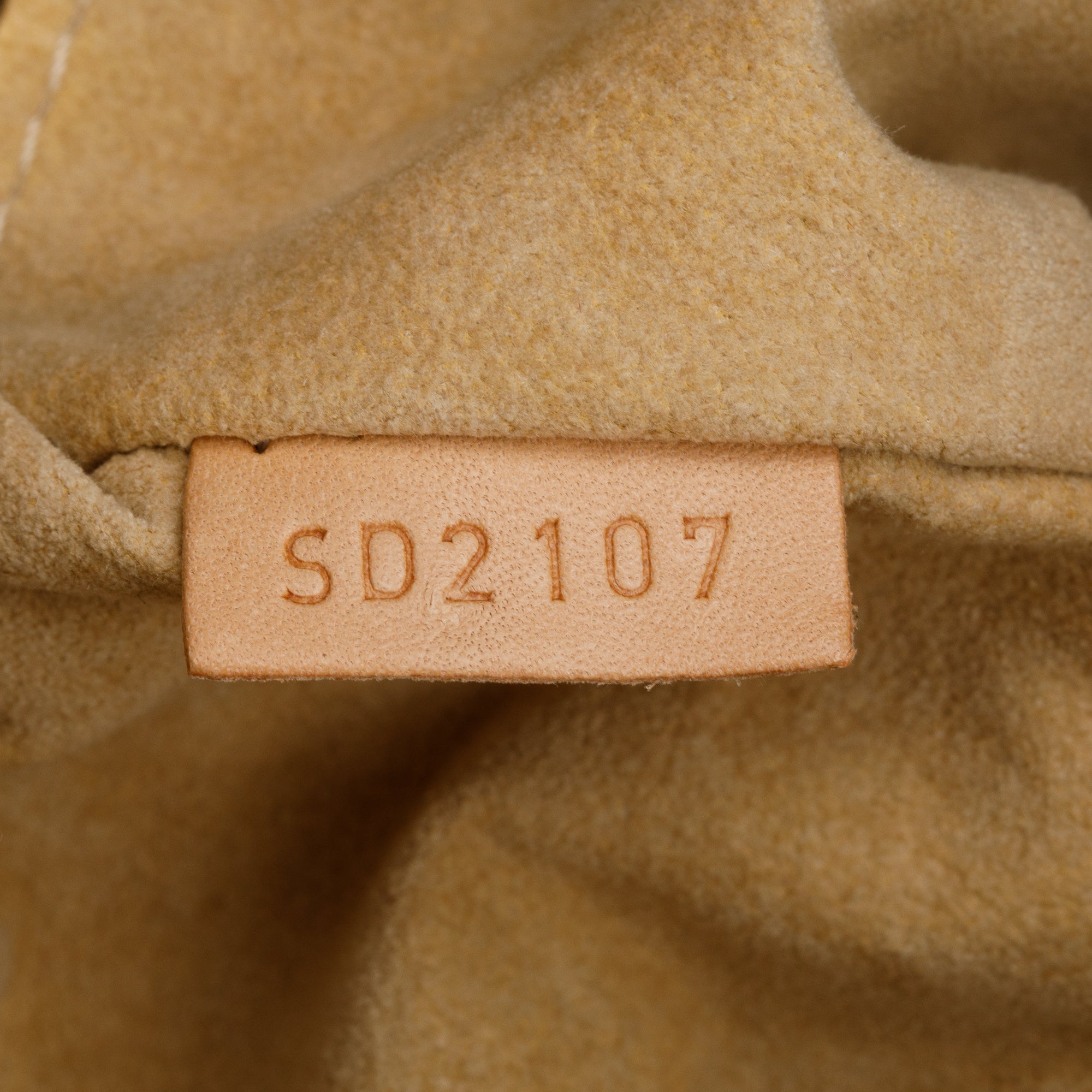 Louis Vuitton Monogram Artsy MM w/ Box