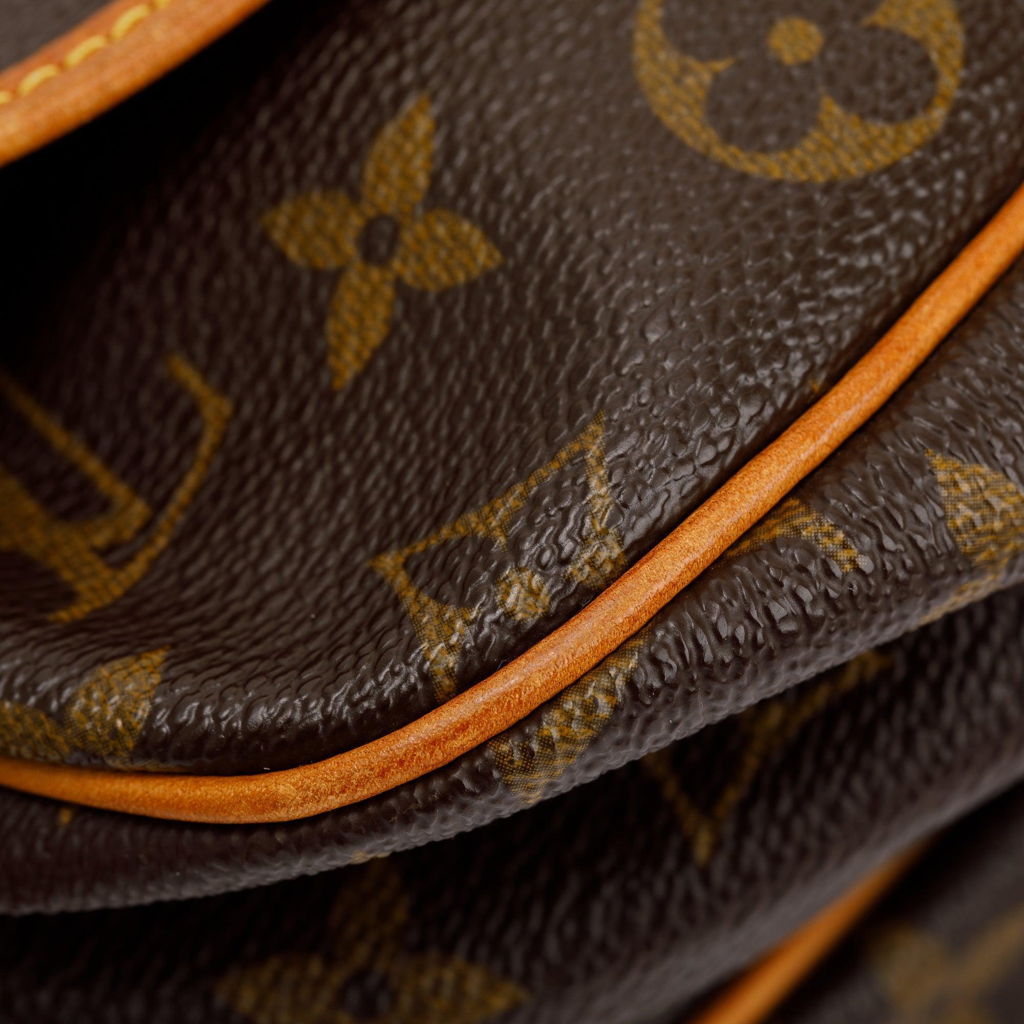 Louis Vuitton Monogram Saumur 25 Crossbody Bag