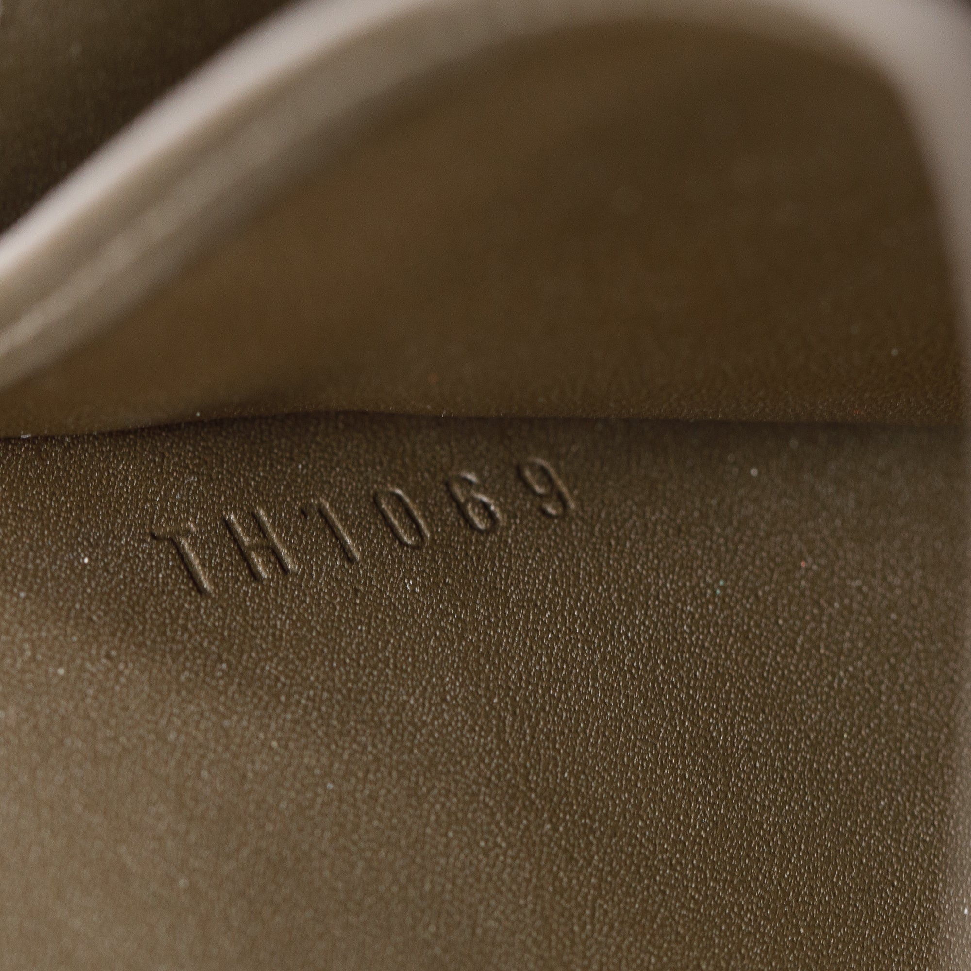 Louis Vuitton Monogram Vernis Leather International Wallet