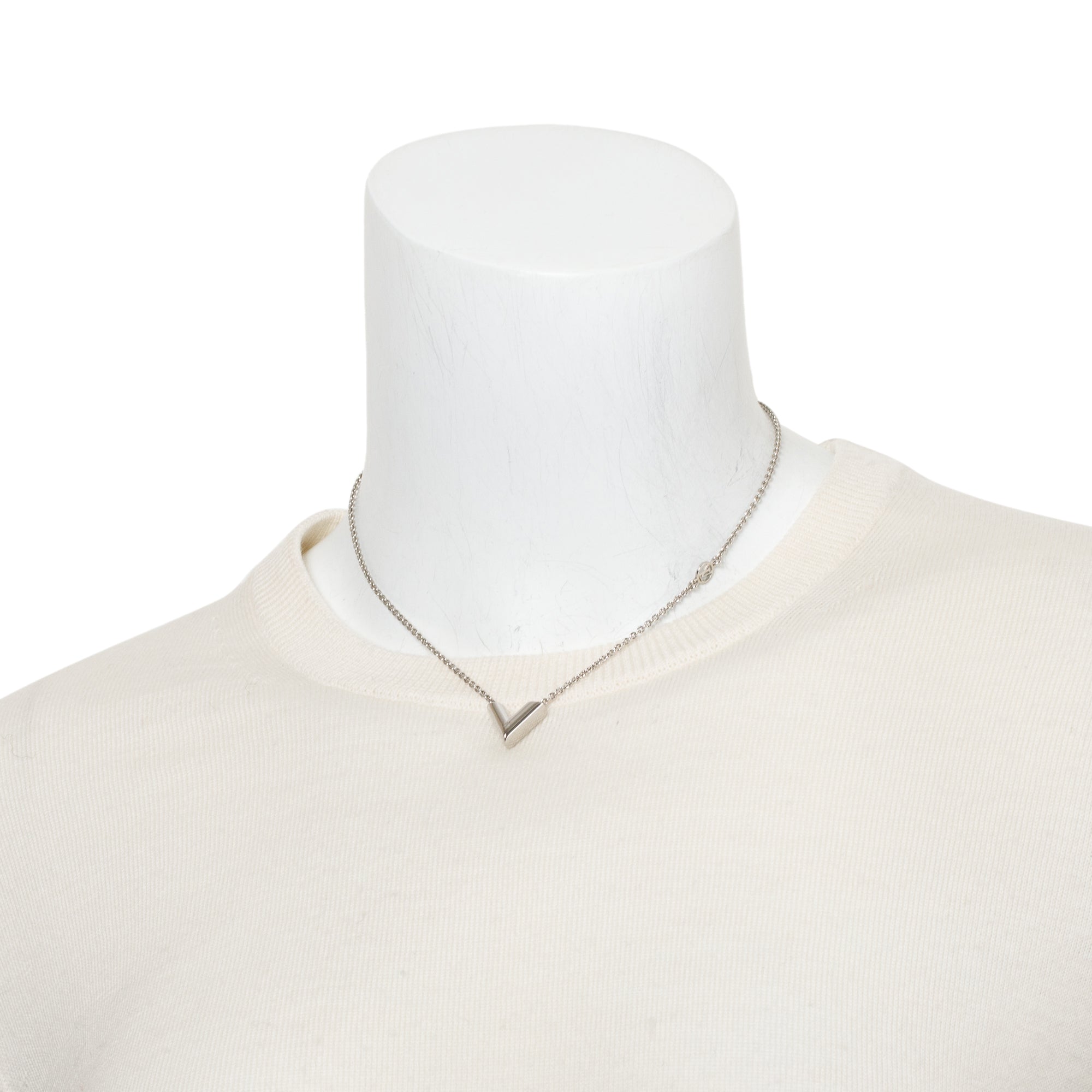 Louis Vuitton Palladium Plated Essential V Supple Pendant Necklace w/ Box