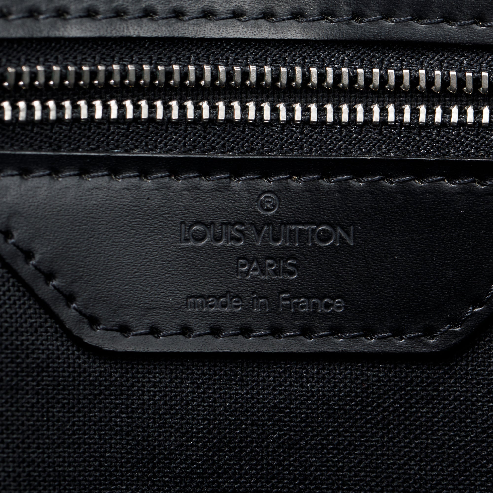 Louis Vuitton Taiga Leather Saratov GM Messenger Bag