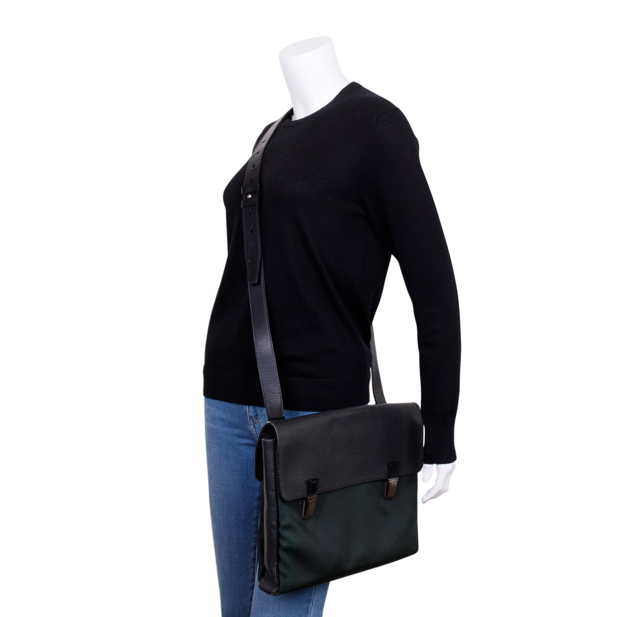 Louis Vuitton Taiga Leather Saratov GM Messenger Bag