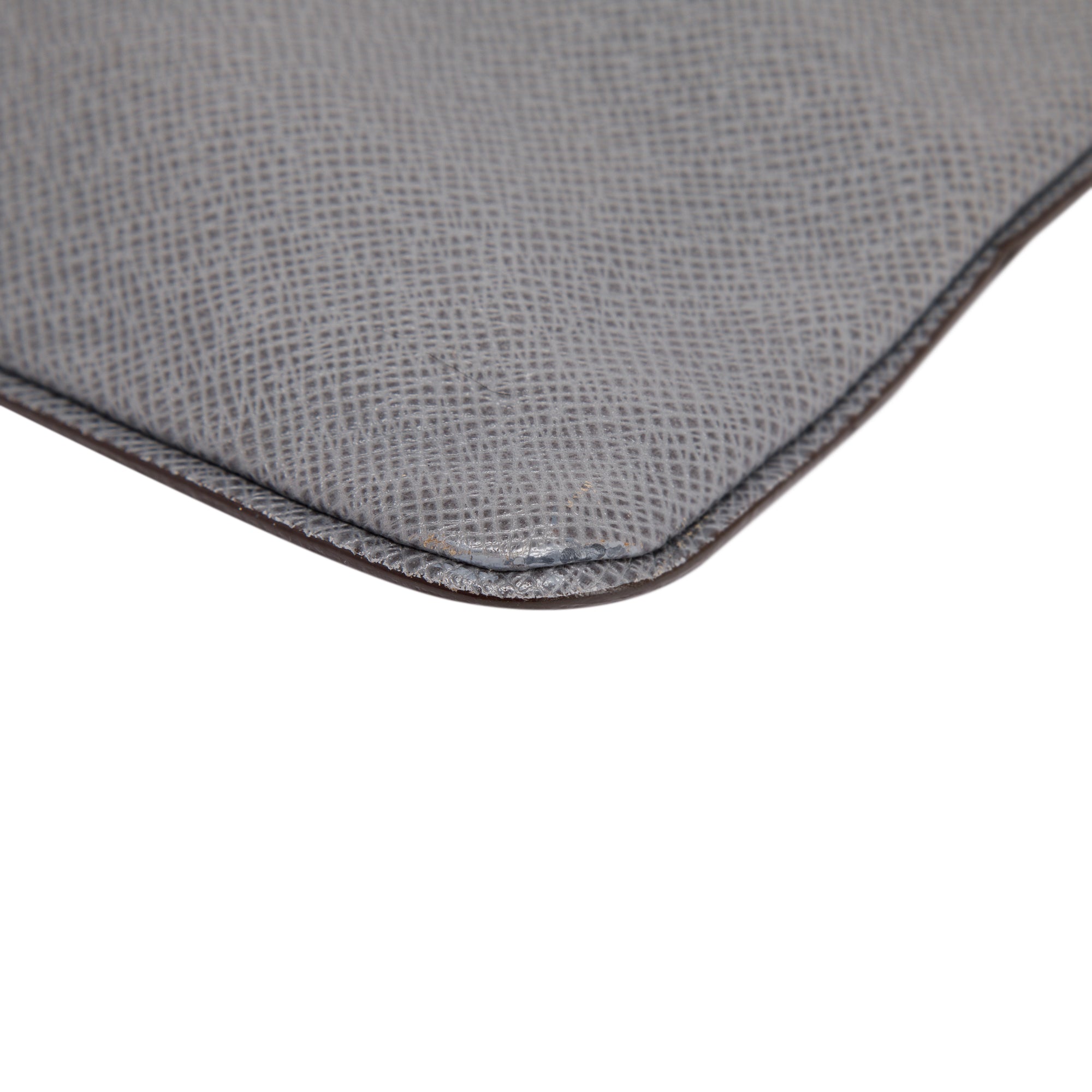 Louis Vuitton Taiga Leather Sasha Messenger Bag