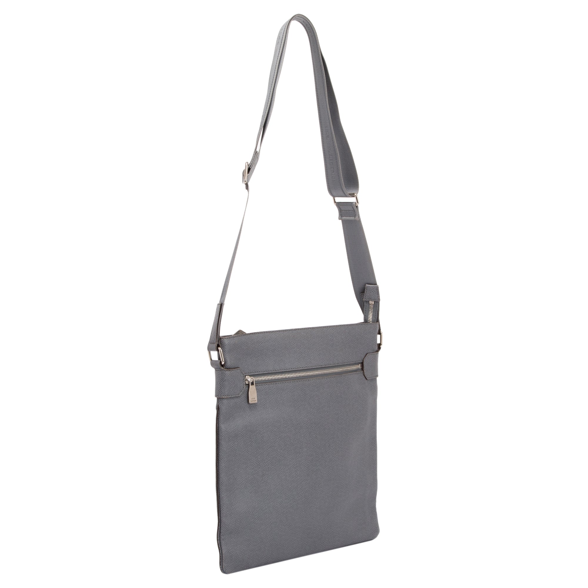 Louis Vuitton Taiga Leather Sasha Messenger Bag