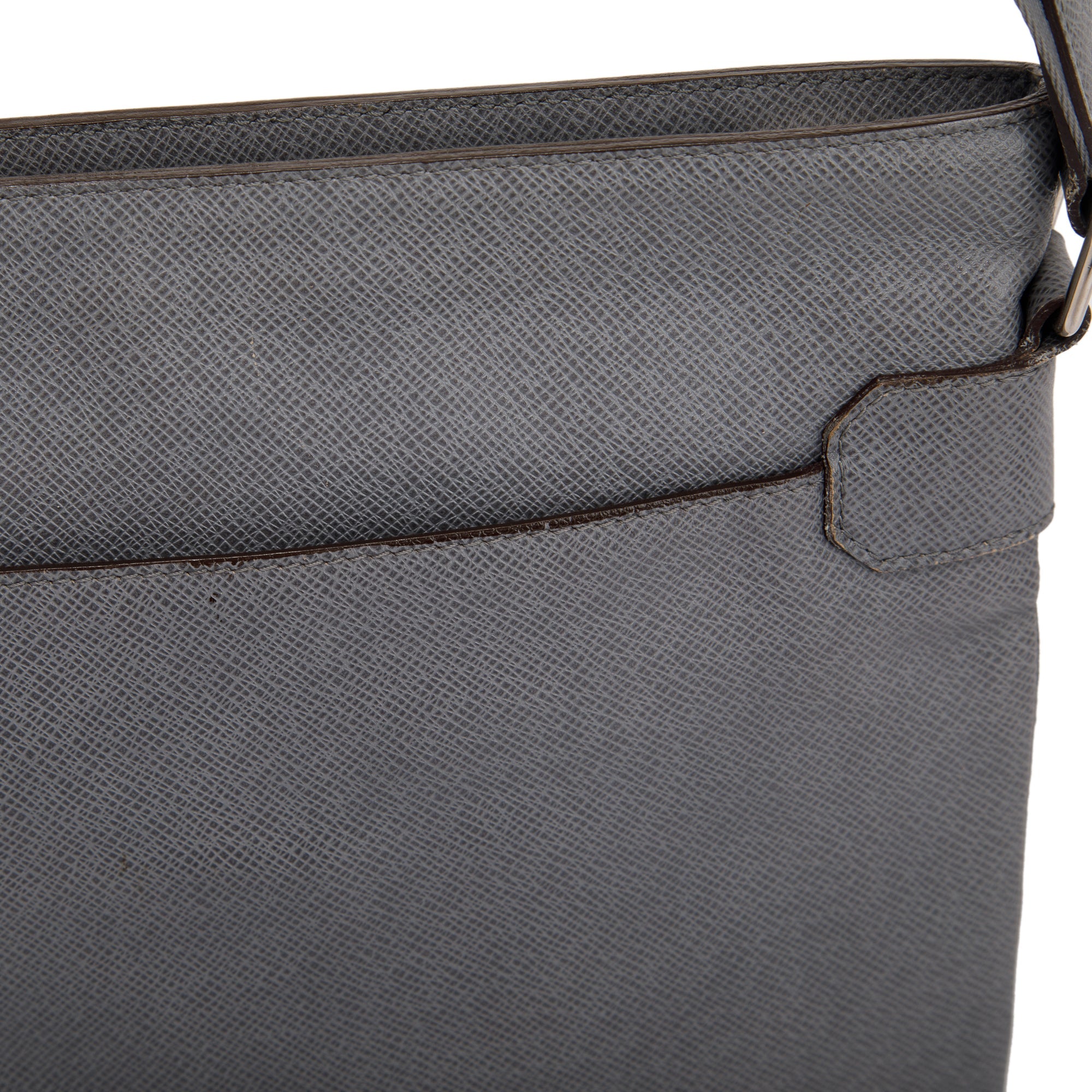 Louis Vuitton Taiga Leather Sasha Messenger Bag