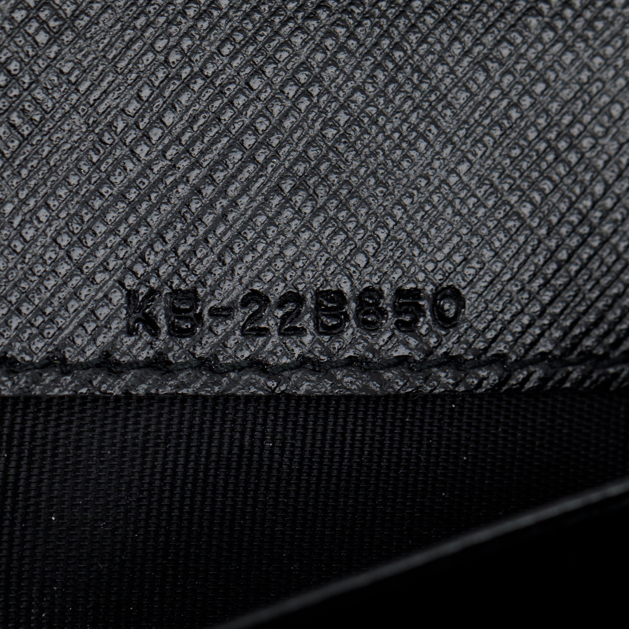 Salvatore Ferragamo Vara Bow Wallet on Chain w/ Box