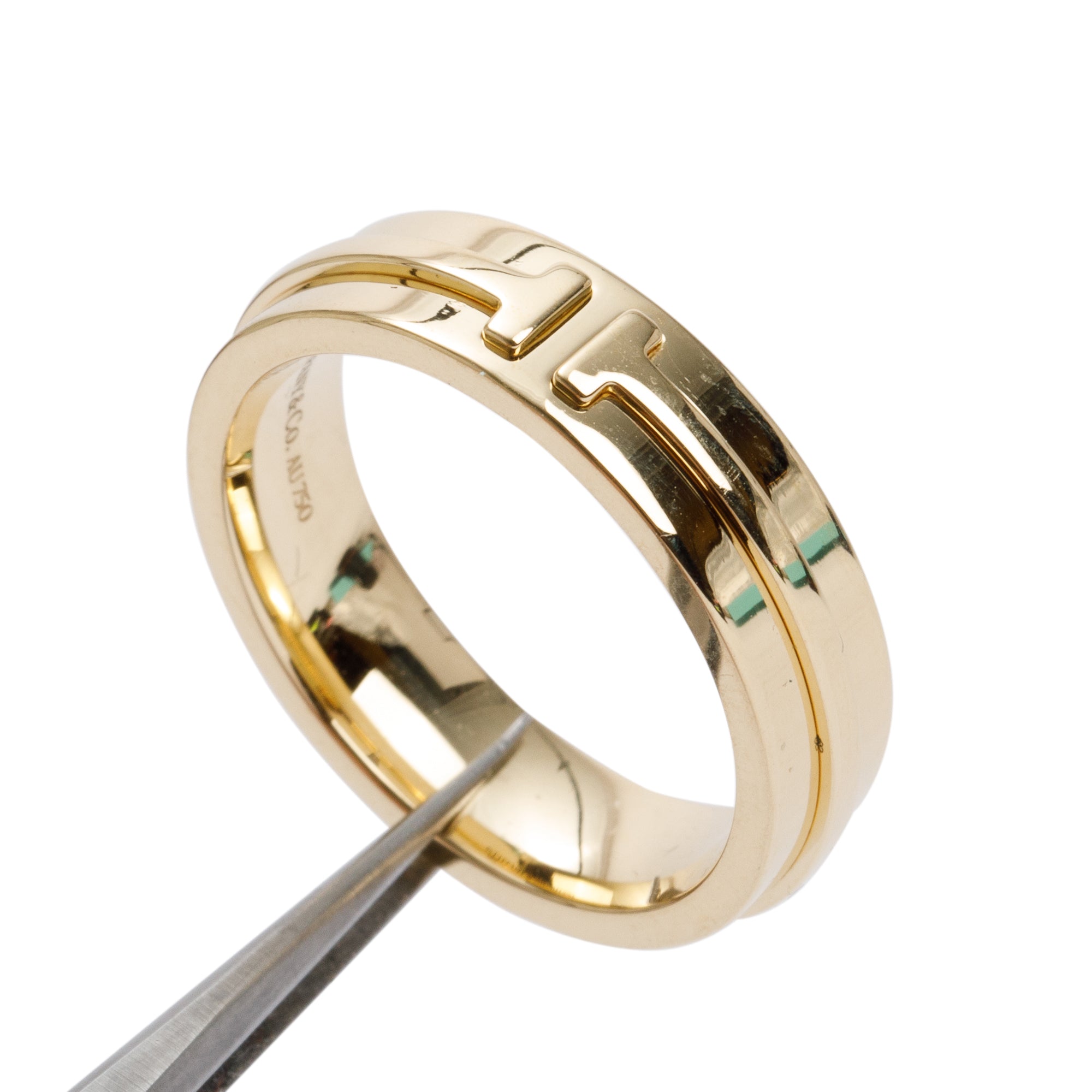 A wedding ring for two, the new trend by Tiffany | Vogue France