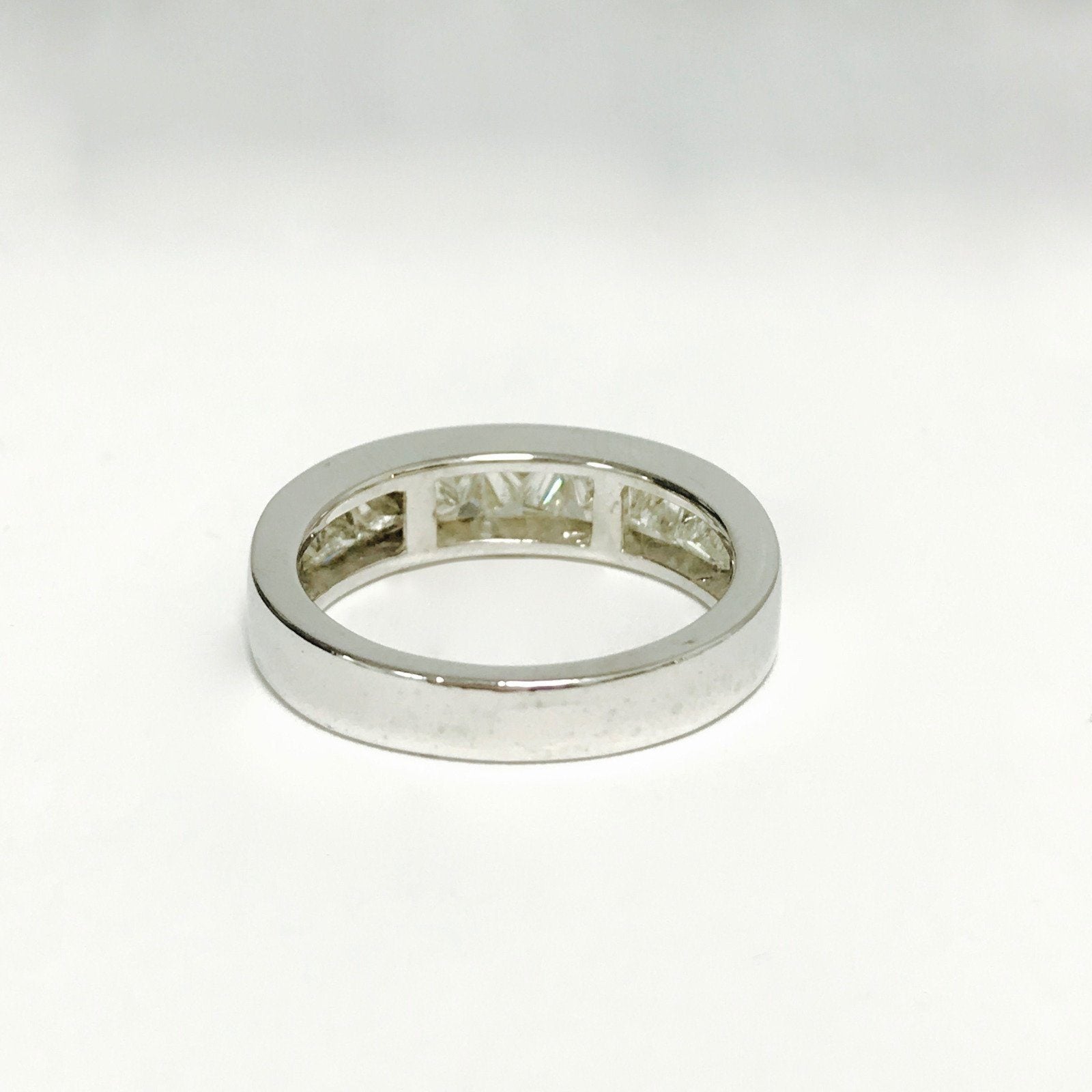 14 Karat White Gold Single Row Diamond Ring