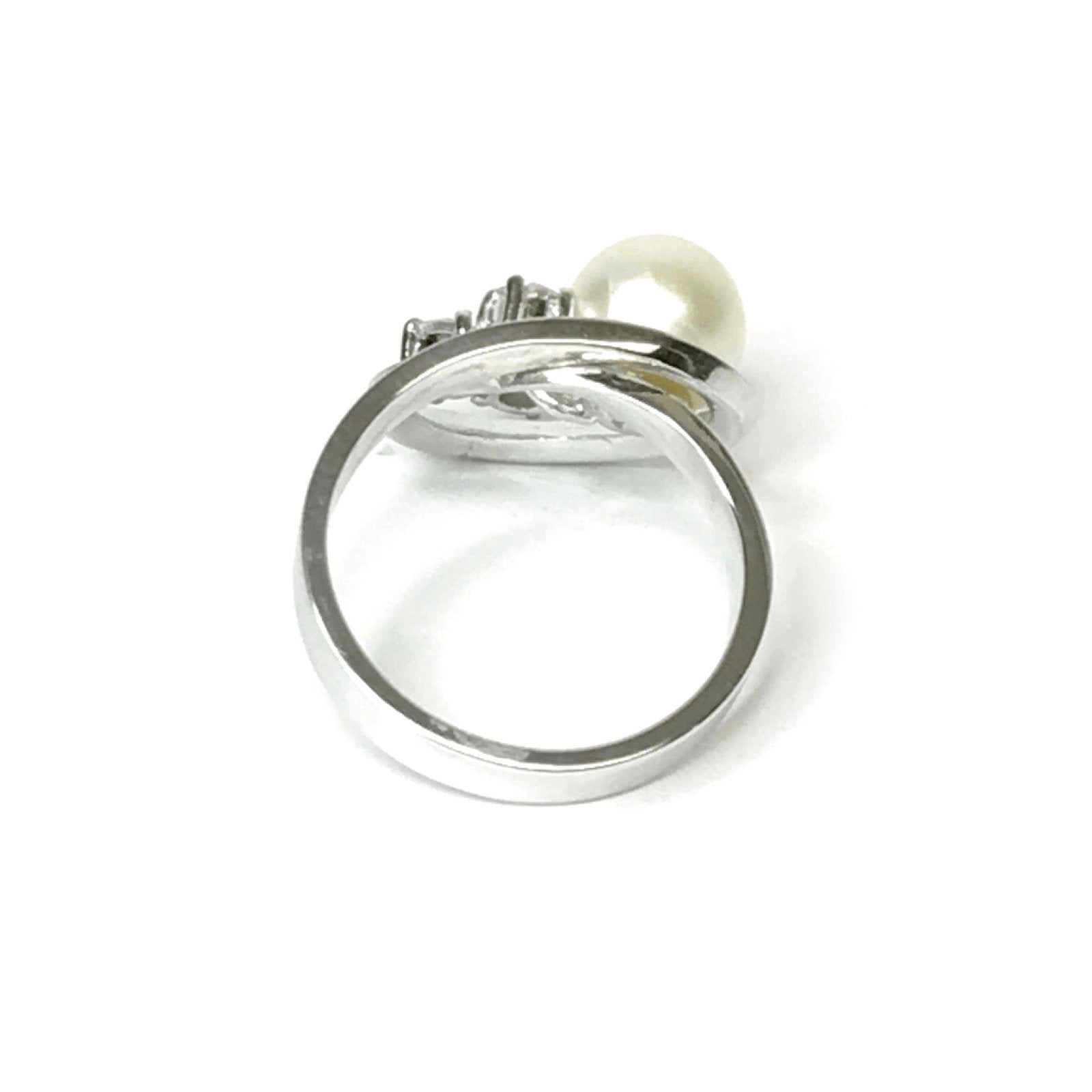 18K White Gold Pearl and Diamond Ring