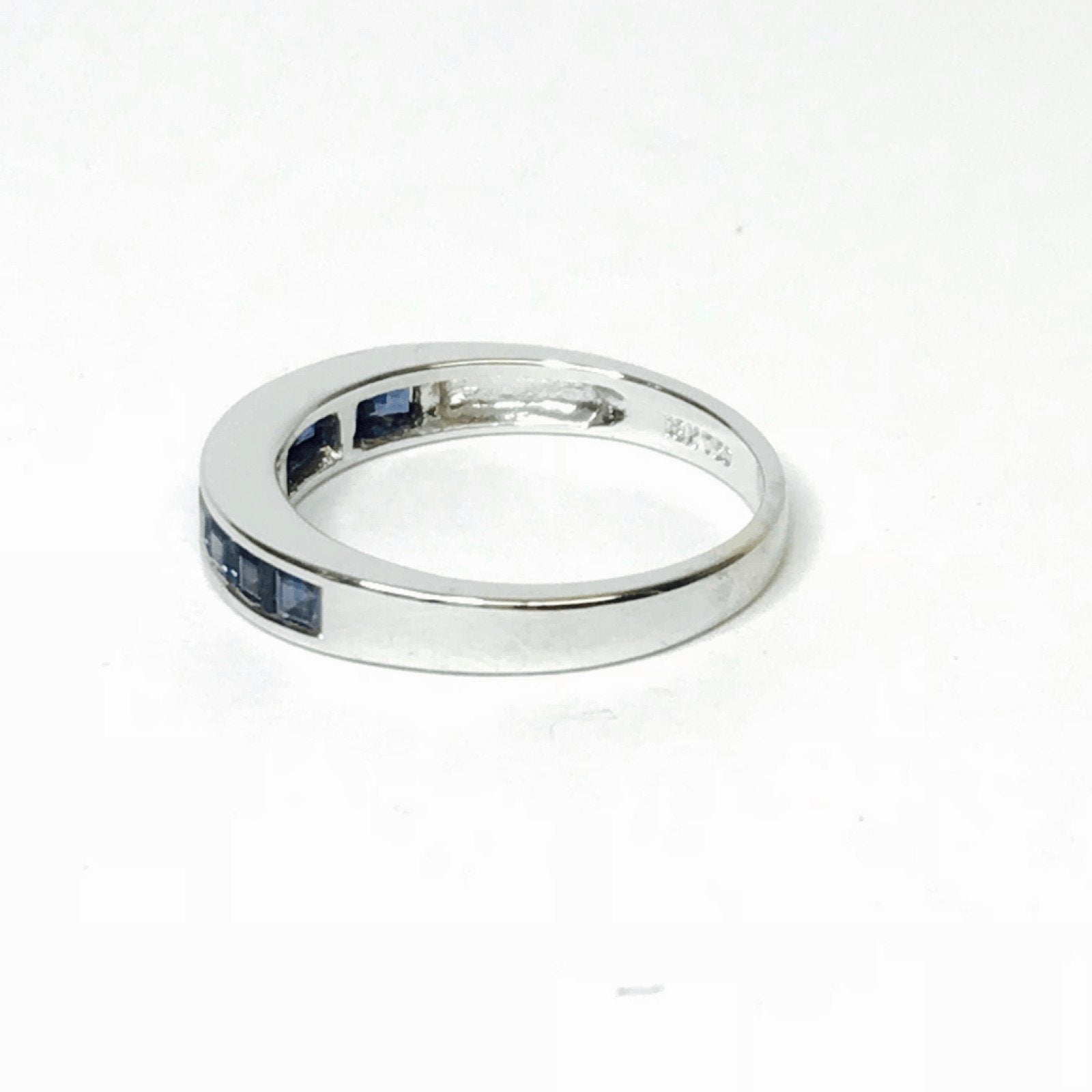 18K White Gold Single Row Sapphire Band