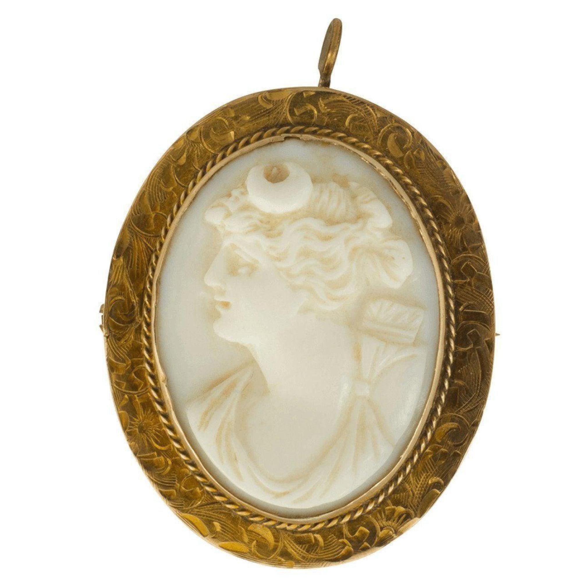 Antique White Cameo Brooch/Pendant