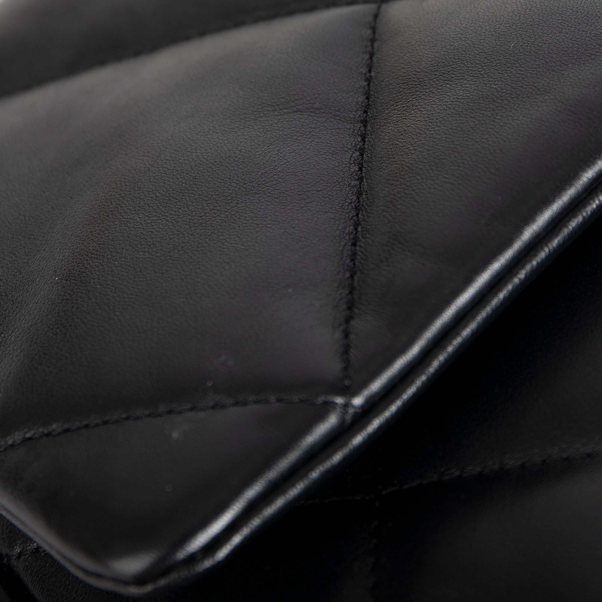 Chanel 2022 Large 19 Flap Bag w/ Box