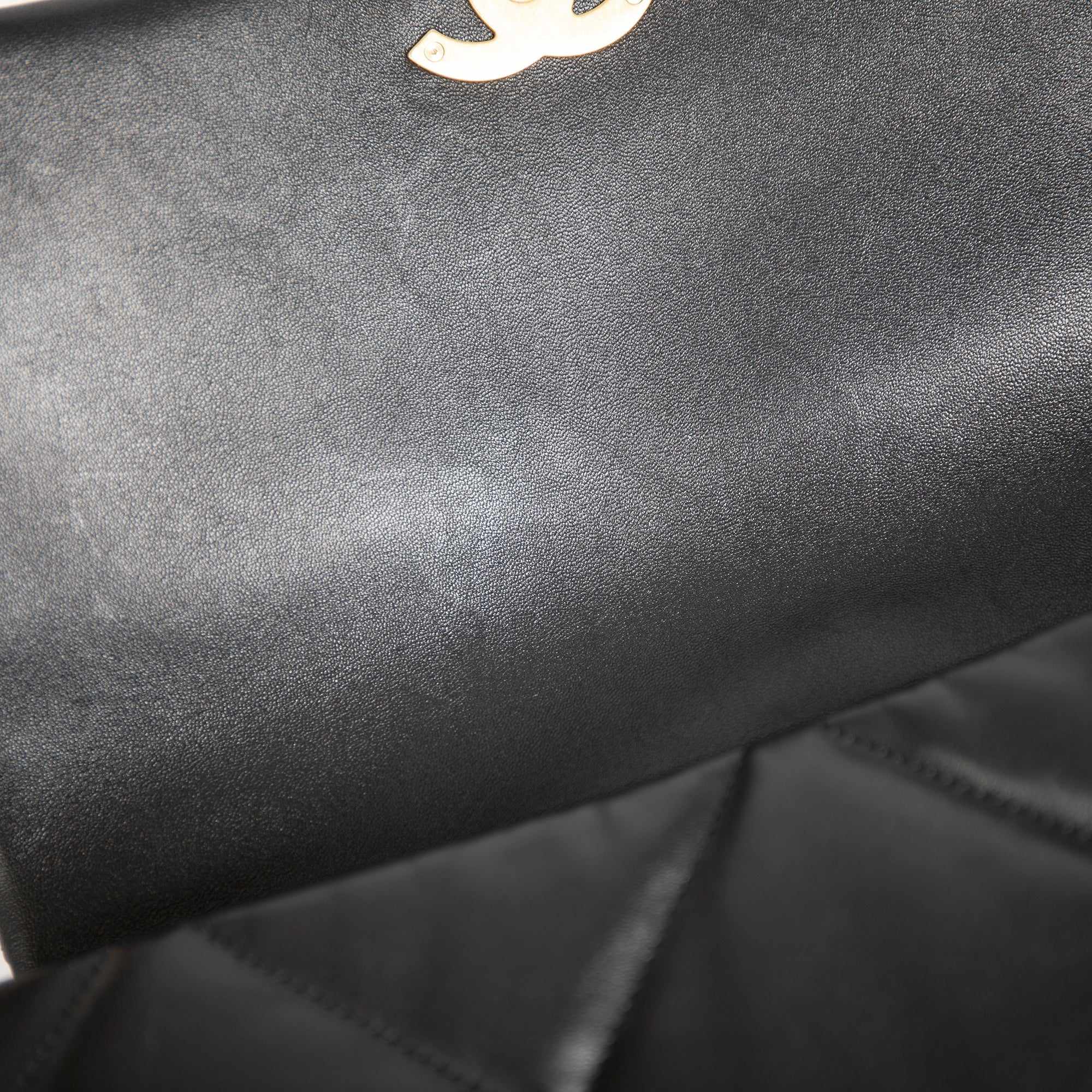 Chanel 2022 Large 19 Flap Bag w/ Box