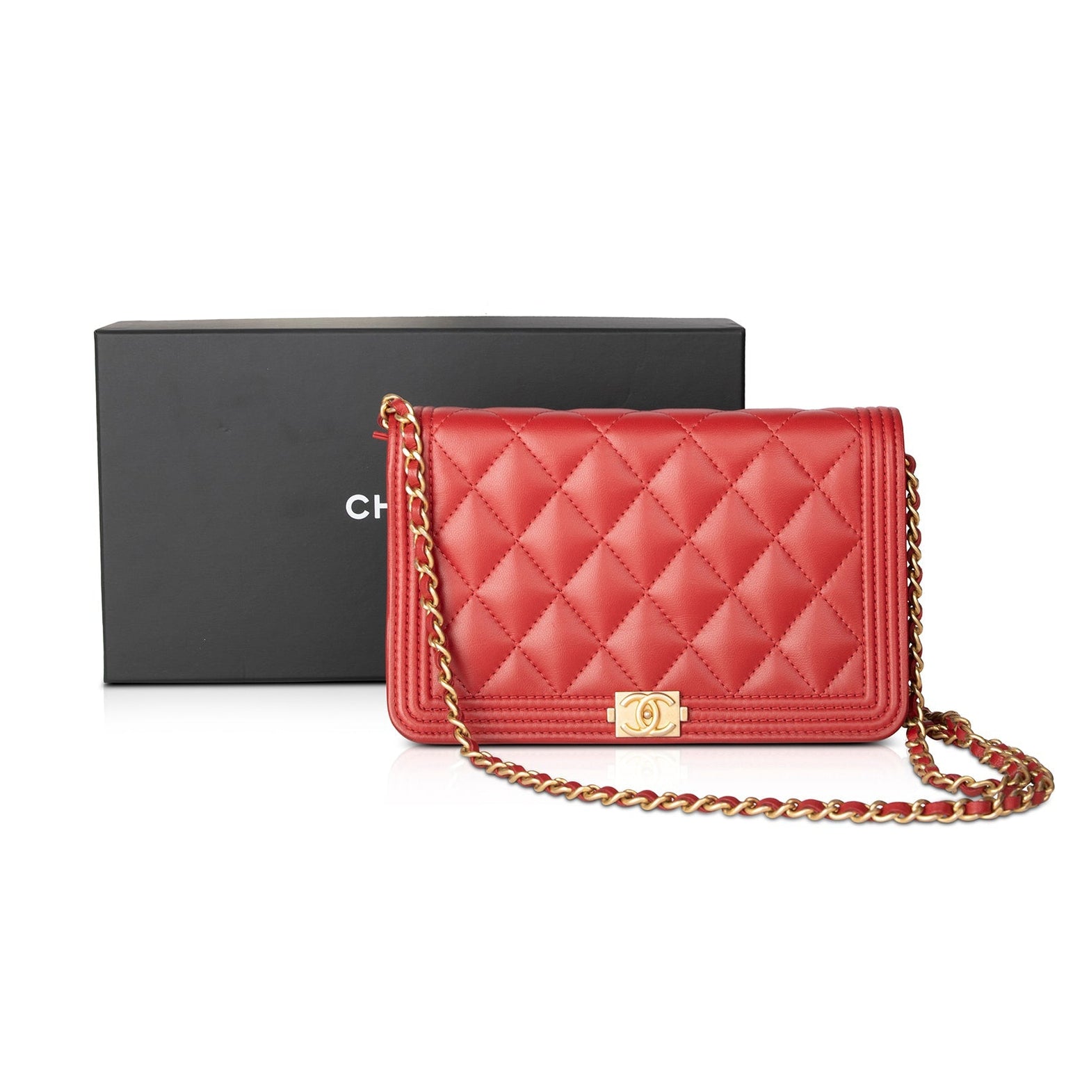 Wallet on chain patent leather crossbody bag Chanel Red in Patent leather   21060203