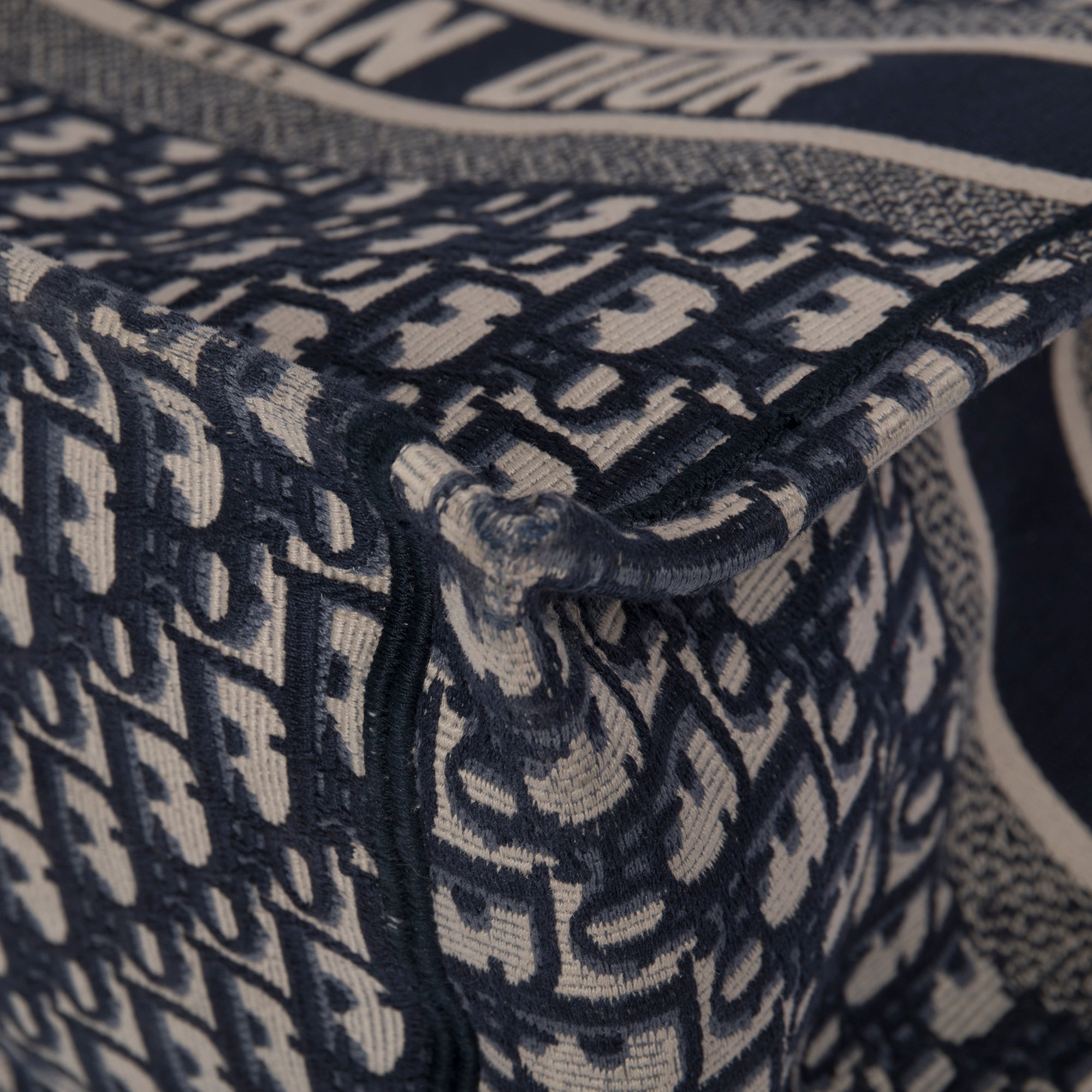 Christian Dior 2021 Small Oblique Book Tote – OLIVER'S