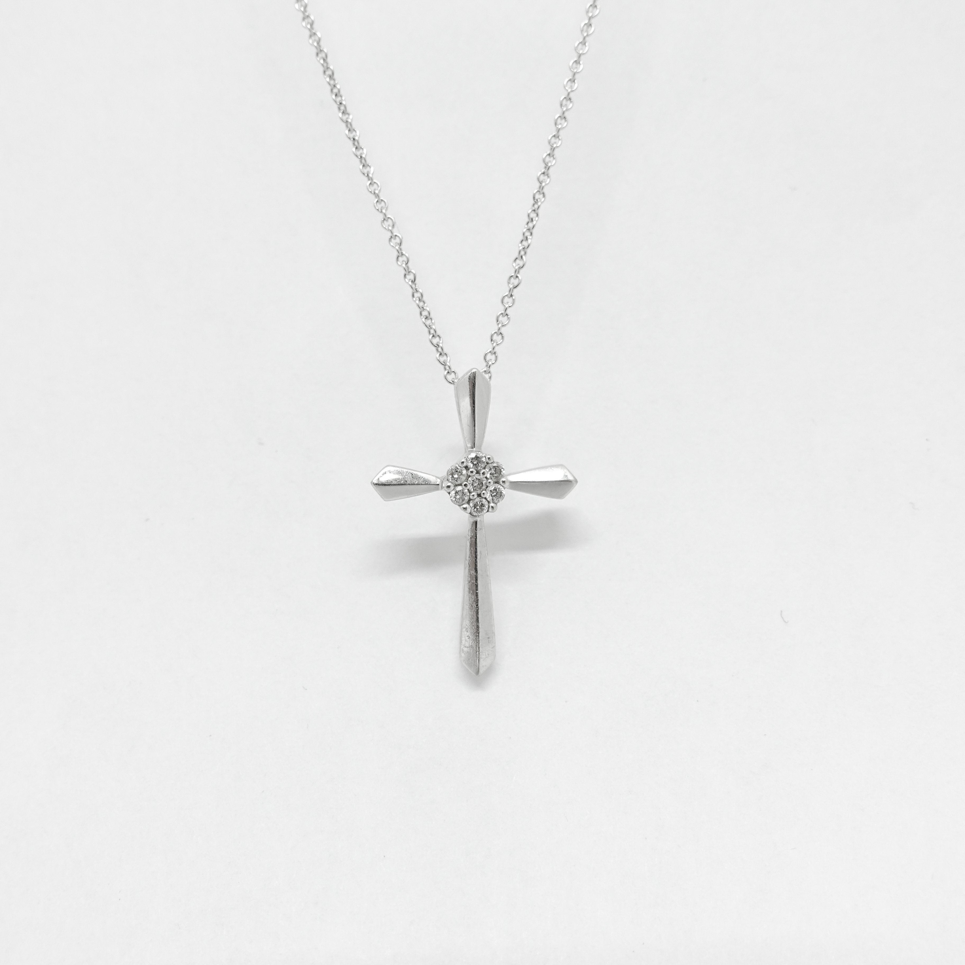 EFFY Diamond Cross Pendant Necklace