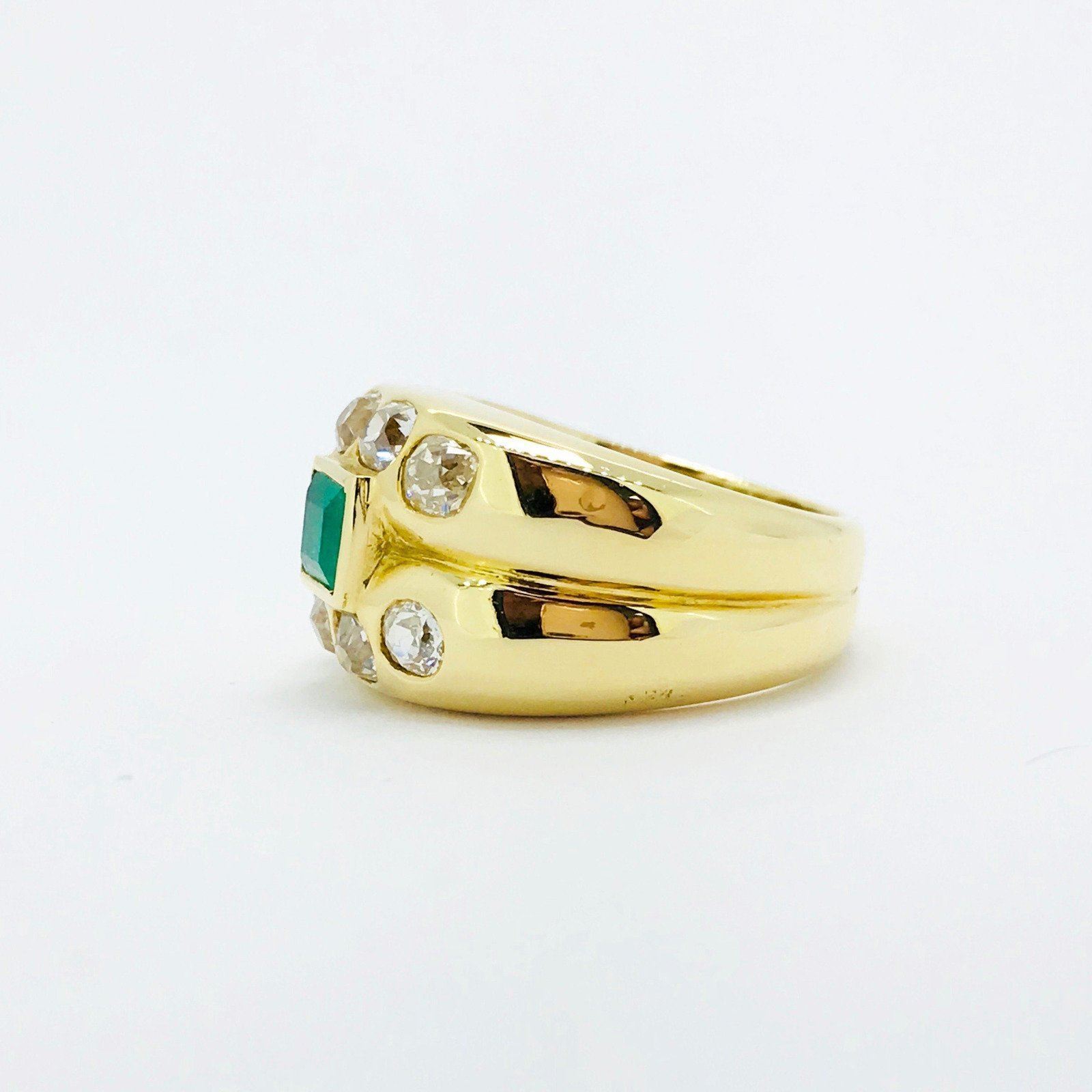 Emerald and Diamond Ring in 18kt Yellow Gold