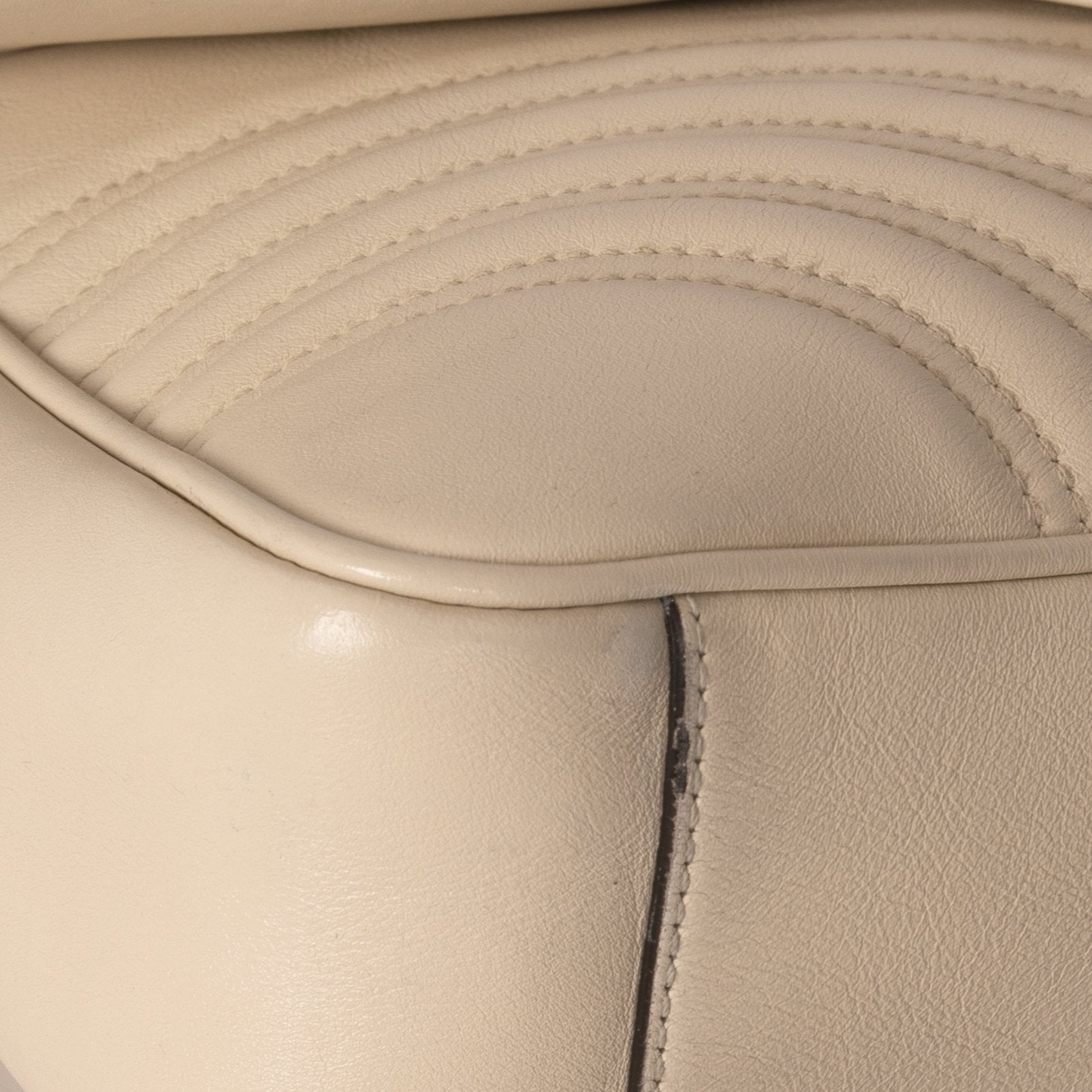 Gucci GG Marmont Matelasse Medium Shoulder Bag