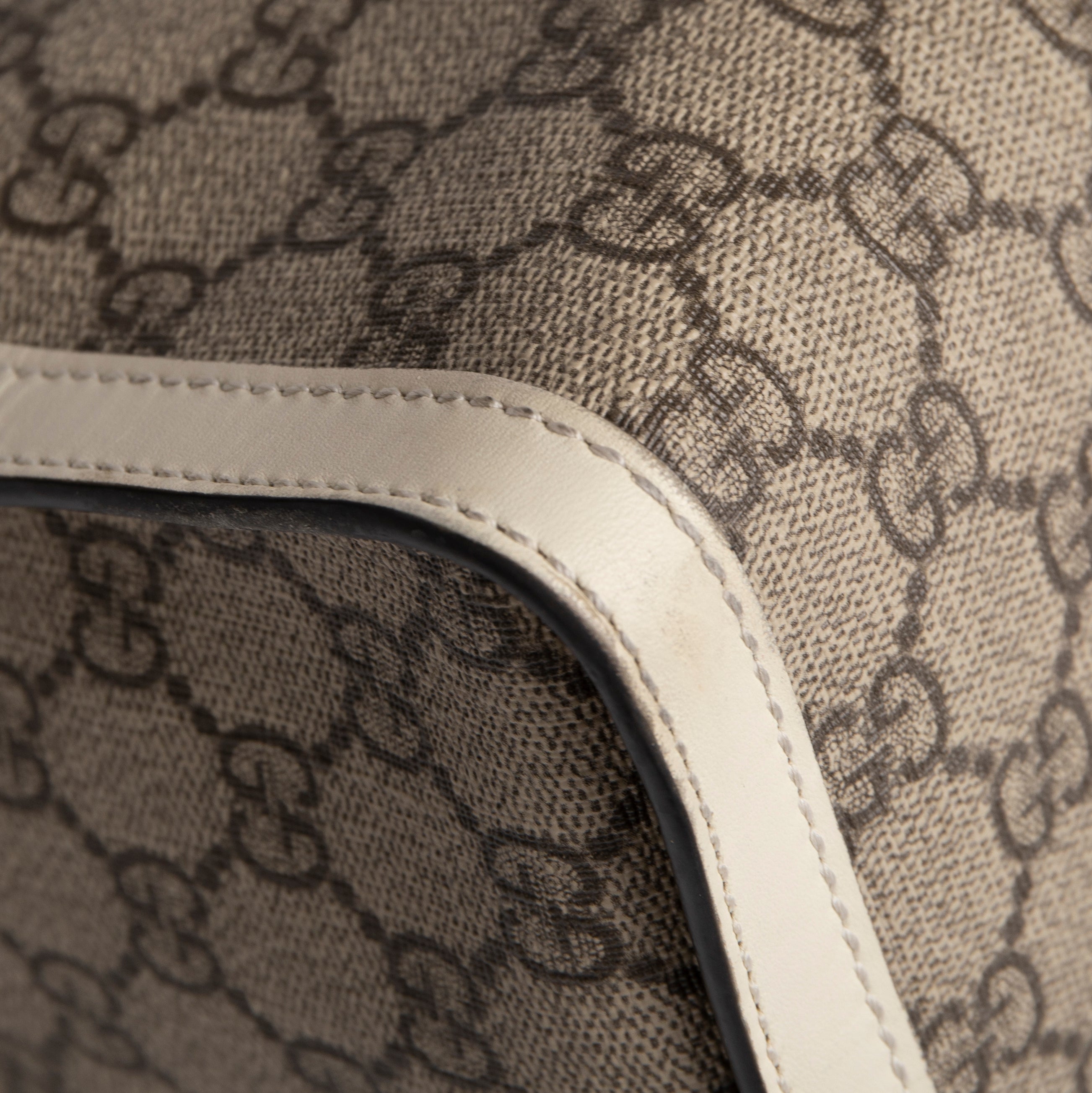 Gucci Medium GG Supreme Padlock Shoulder Bag w/ Box