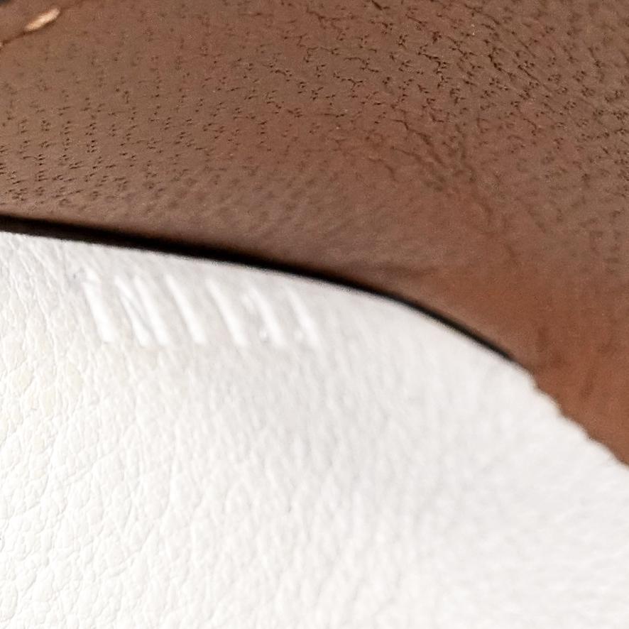 Louis Vuitton Blanc Classe Veau Cachemire Vivienne Long Wallet