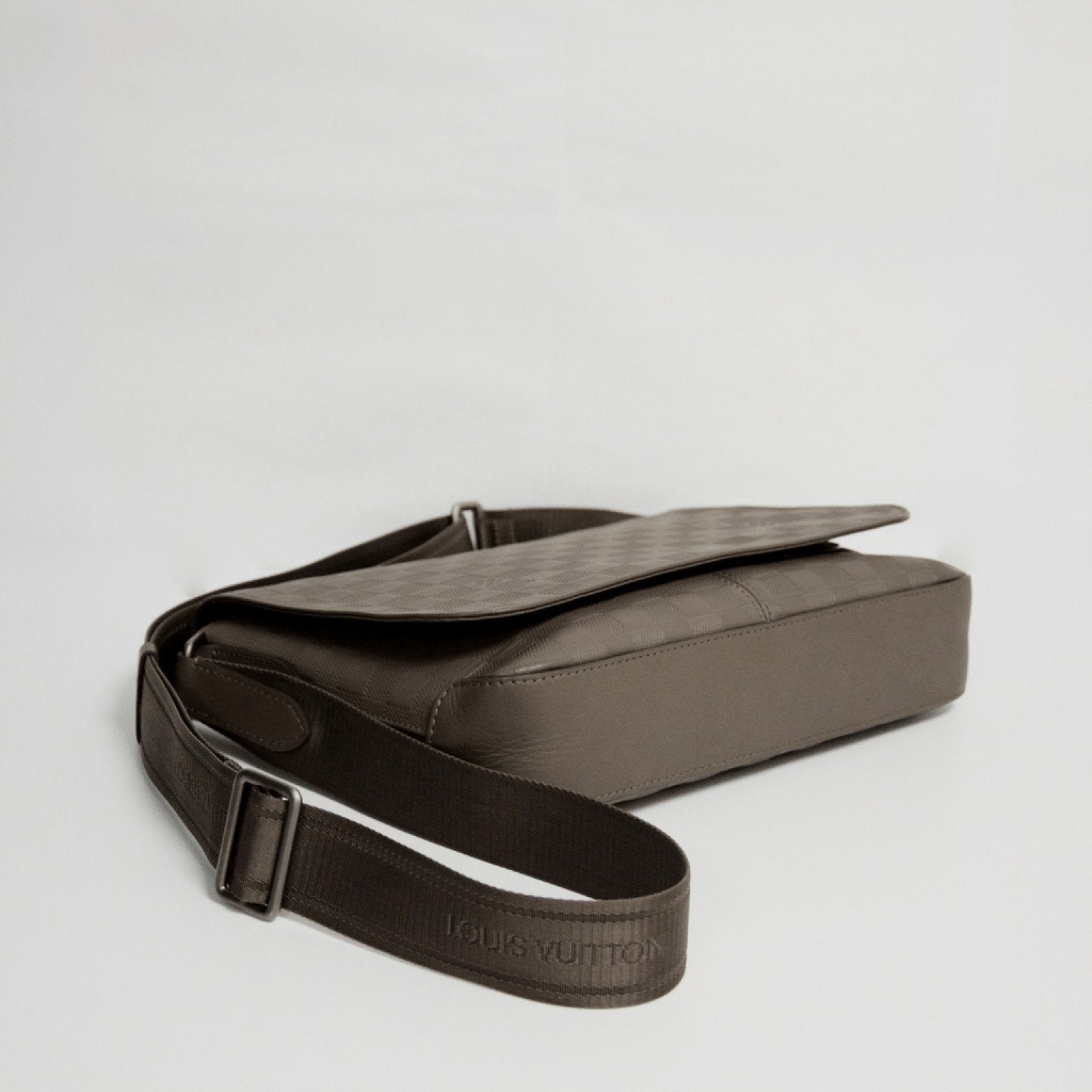Louis Vuitton Clay Infini District PM