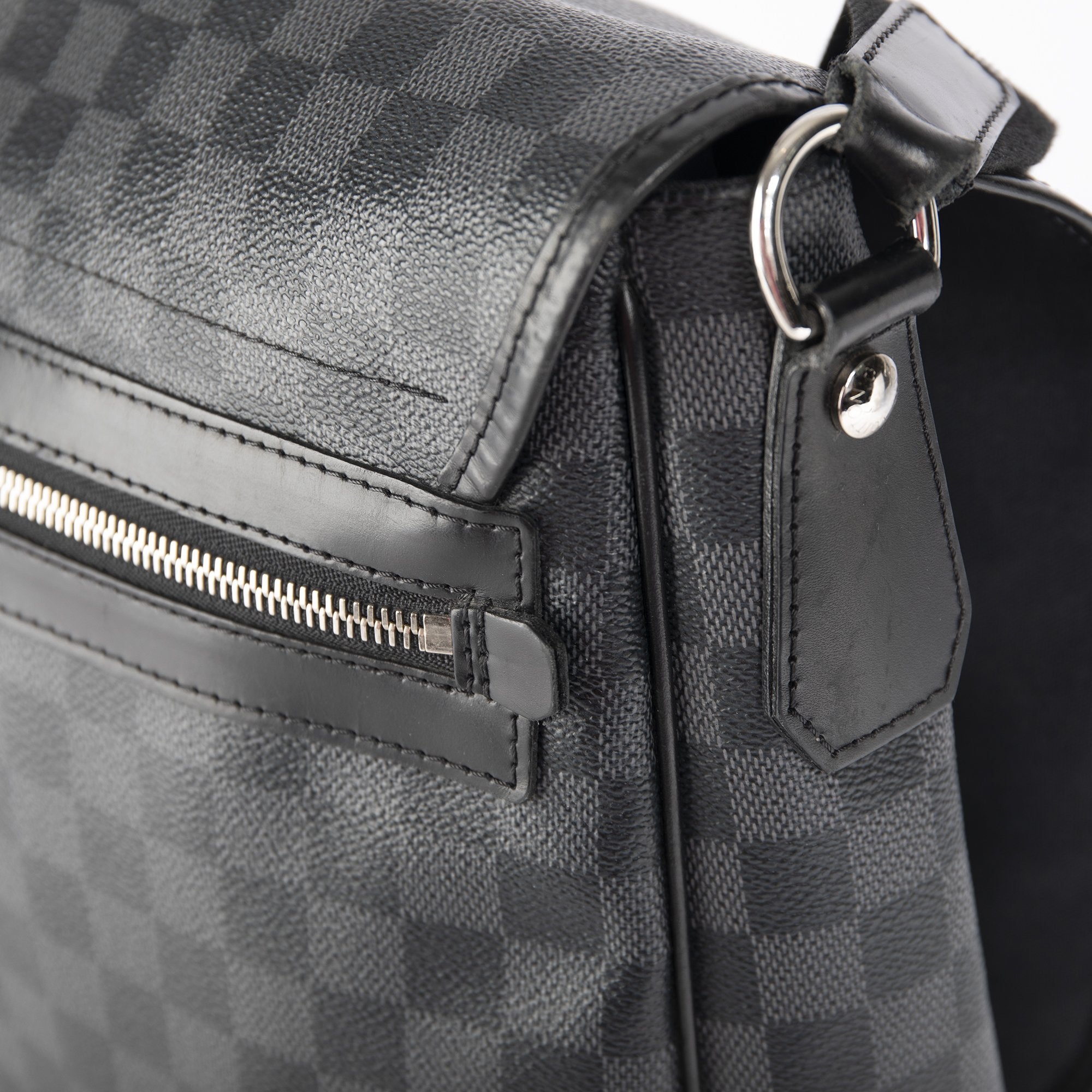 Louis Vuitton Damier Graphite Daniel GM Messenger Bag