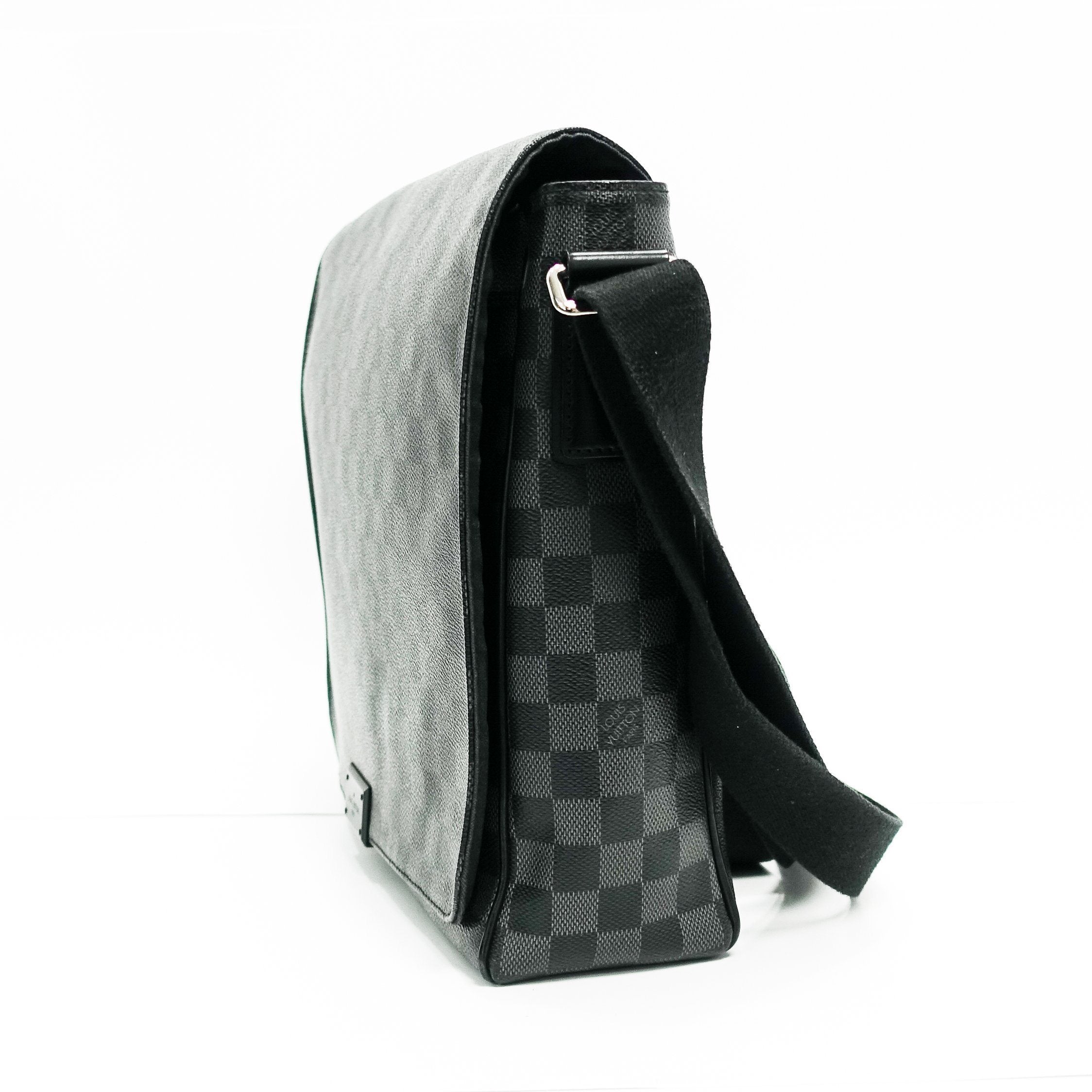 Louis Vuitton Damier Graphite Daniel MM Messenger Bag