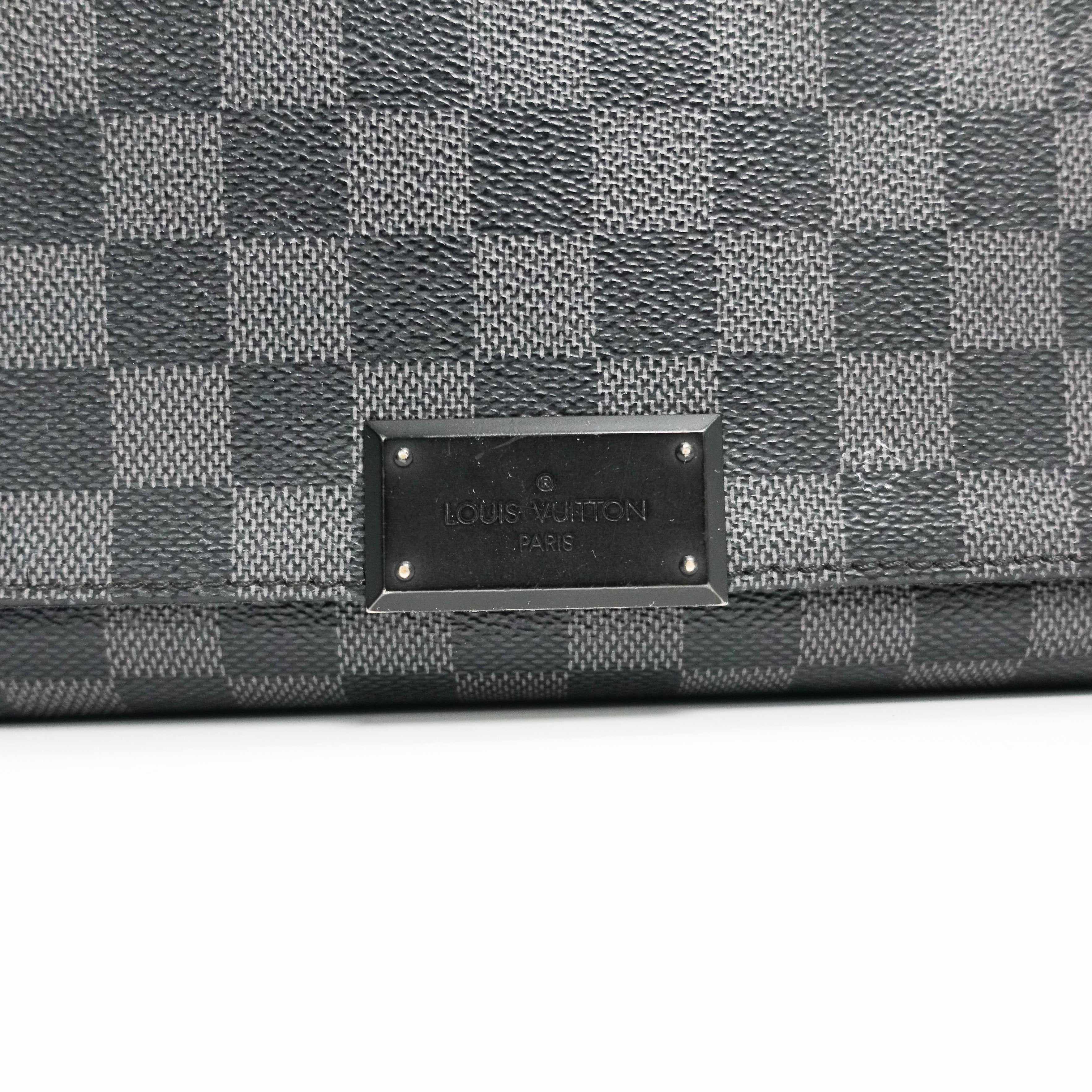 Louis Vuitton Damier Graphite Daniel MM Messenger Bag