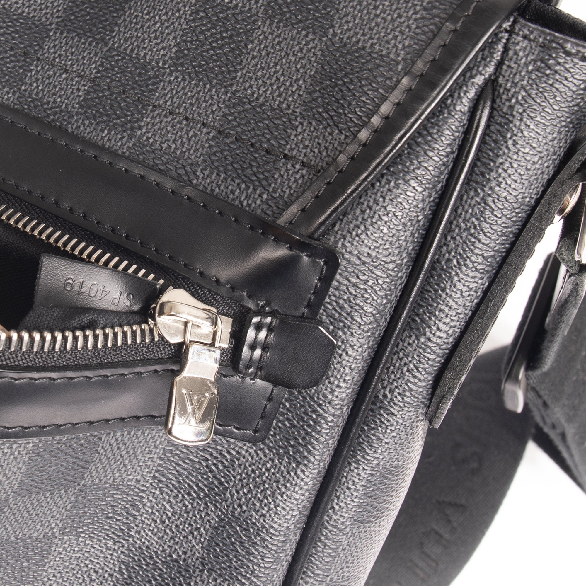 Louis Vuitton Damier Graphite Daniel MM Messenger Bag w/ Box