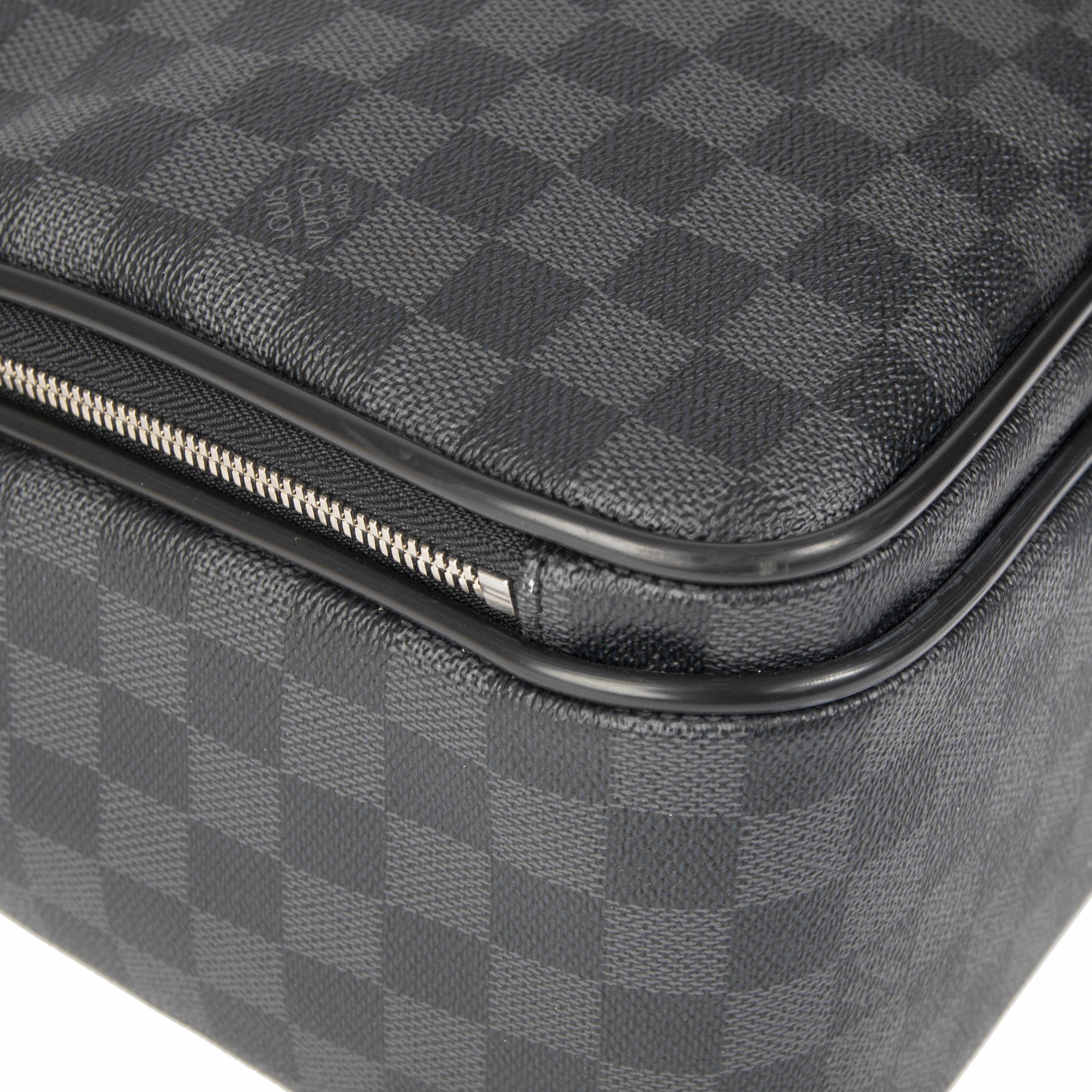 Louis Vuitton Damier Graphite Icare Laptop Bag – OLIVER'S