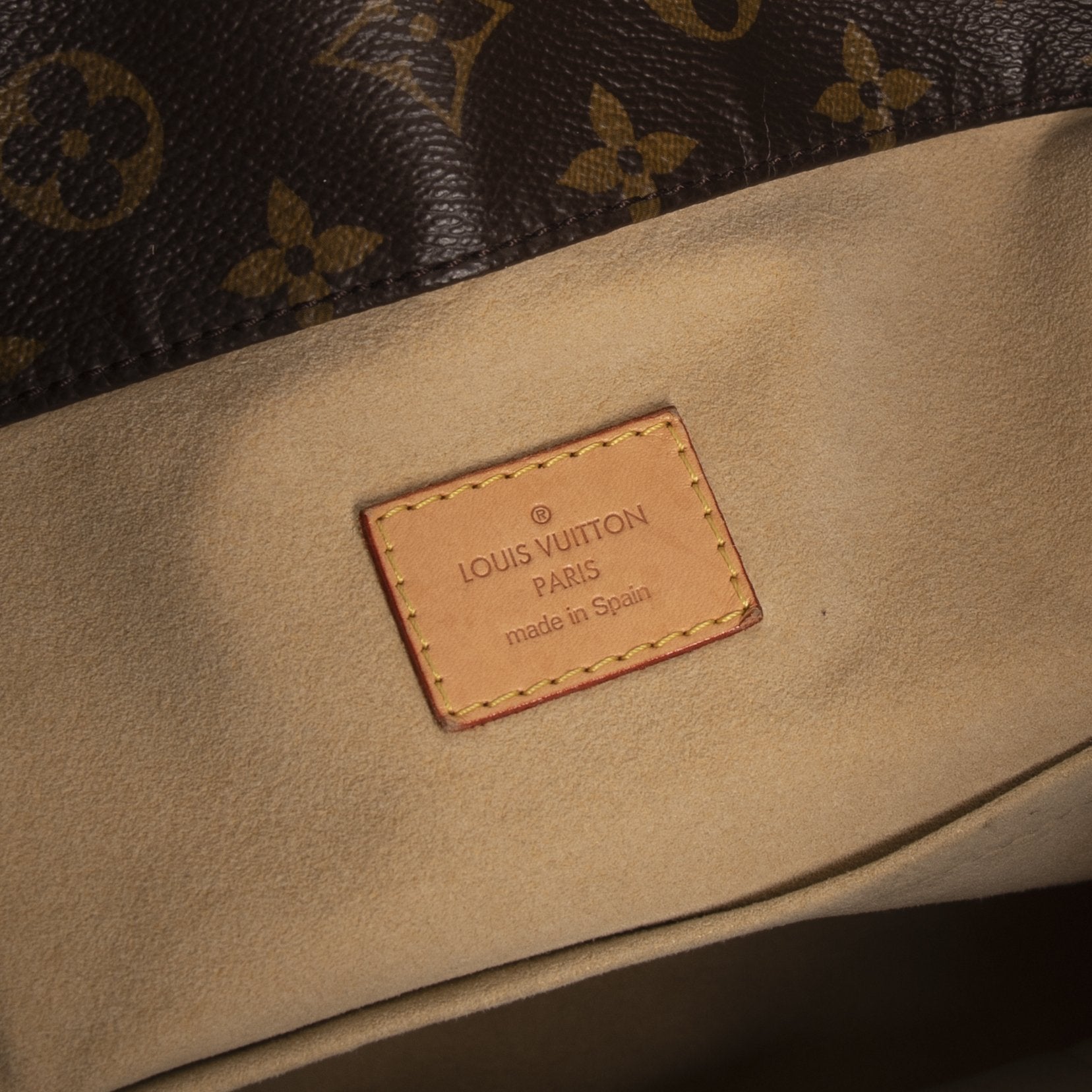 Louis Vuitton Monogram Artsy MM