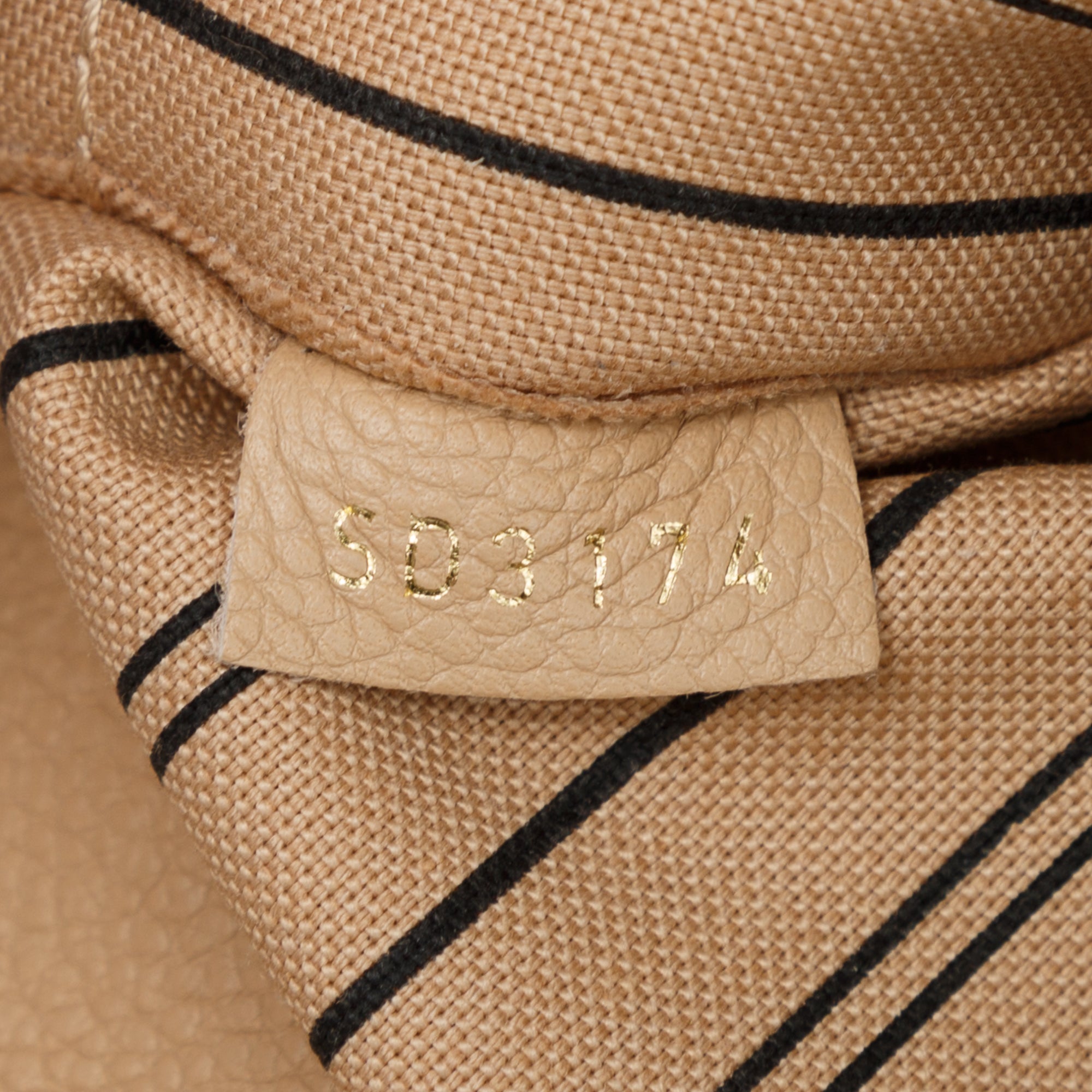 Louis Vuitton Monogram Empreinte Montaigne MM w/ Strap & Box