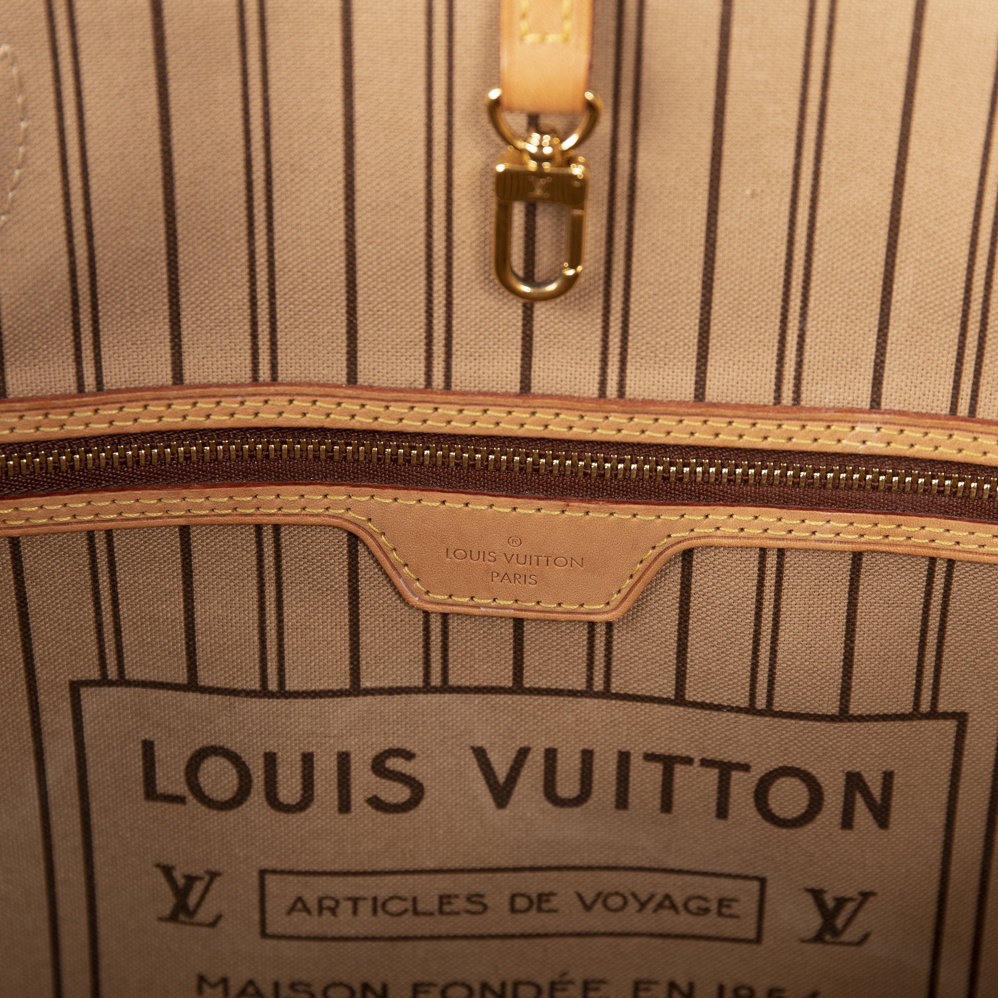 Louis Vuitton Monogram Neverfull MM w/ Pouch