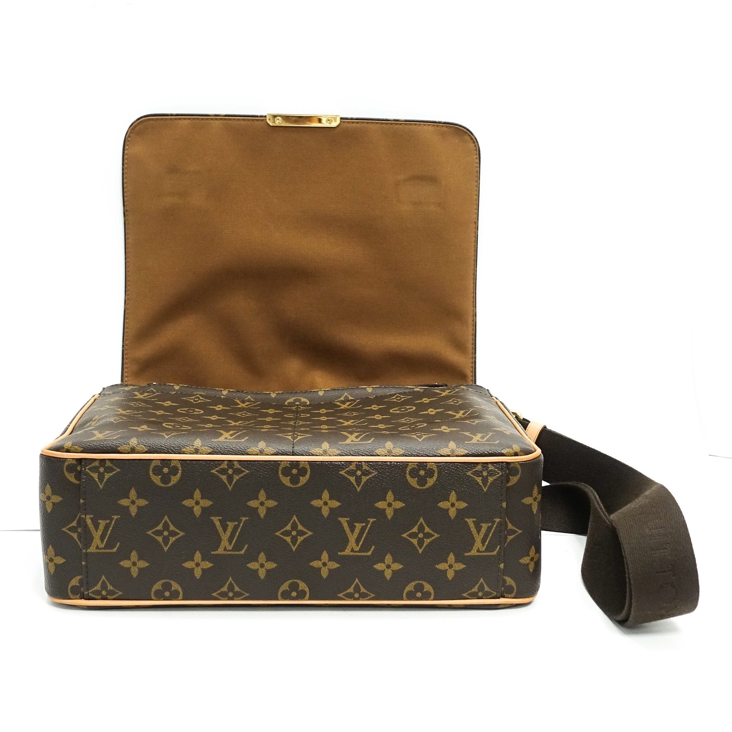 Louis Vuitton Monogram Valmy MM Messenger Bag