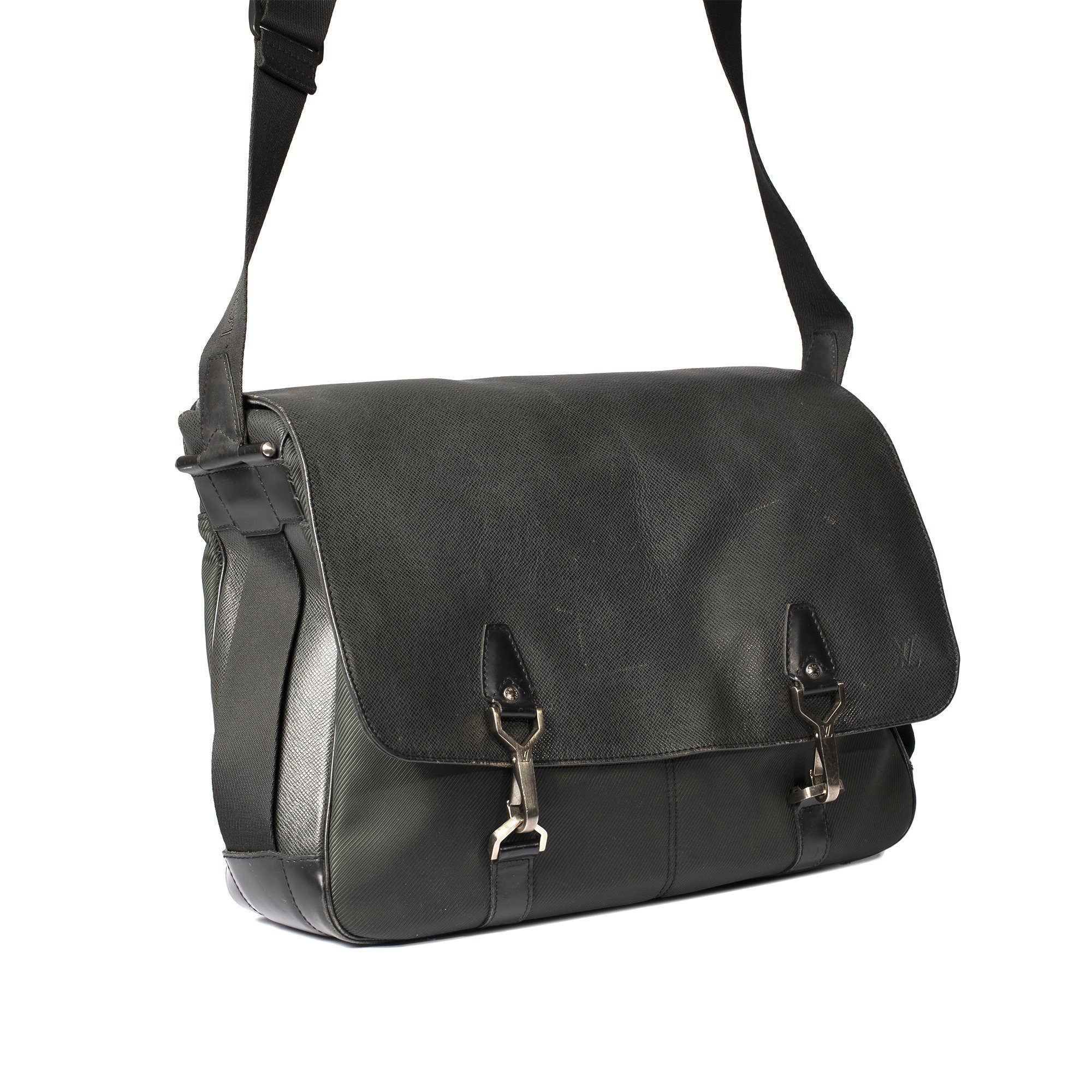 Louis Vuitton Taiga Dersou Messenger Bag