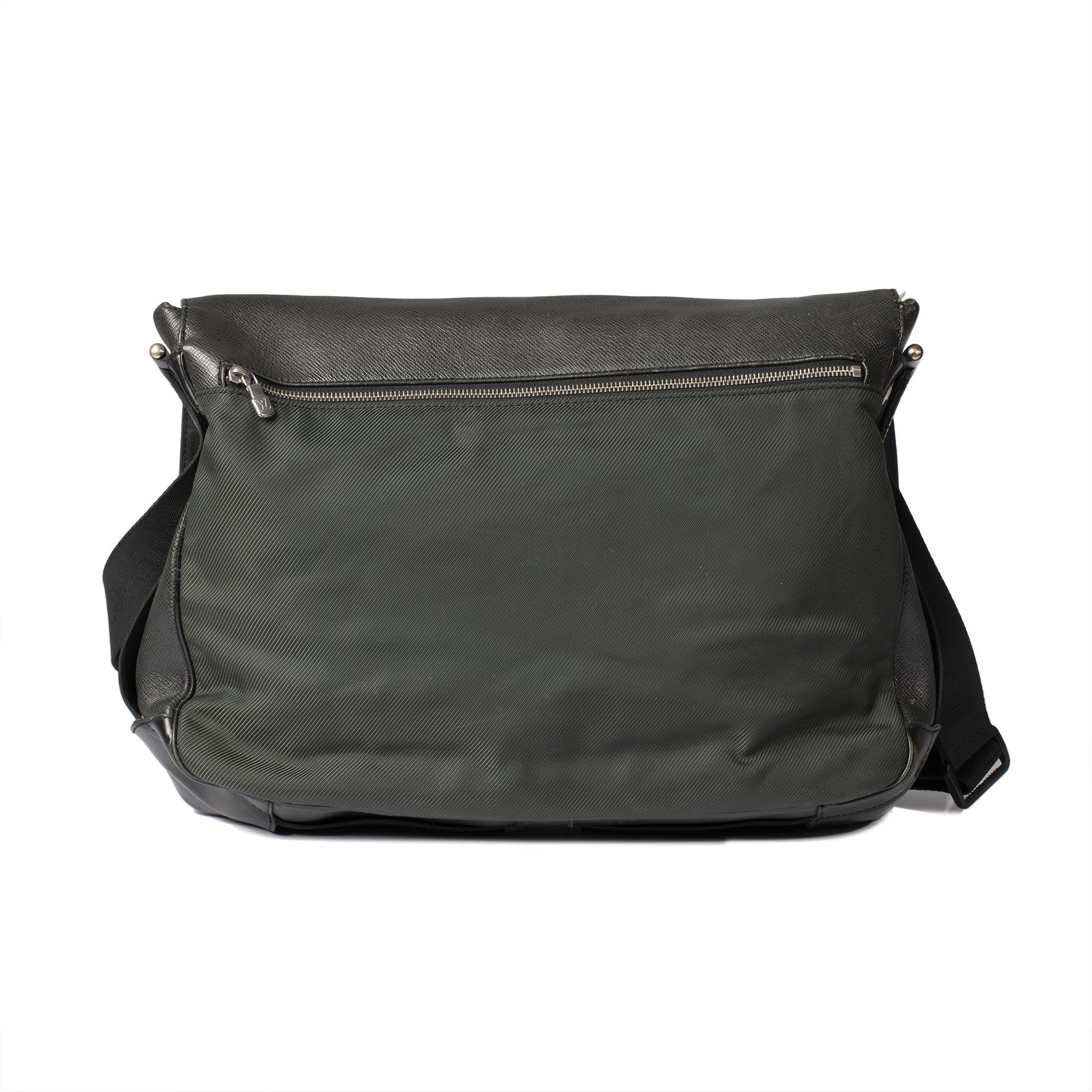 Louis Vuitton Taiga Dersou Messenger Bag