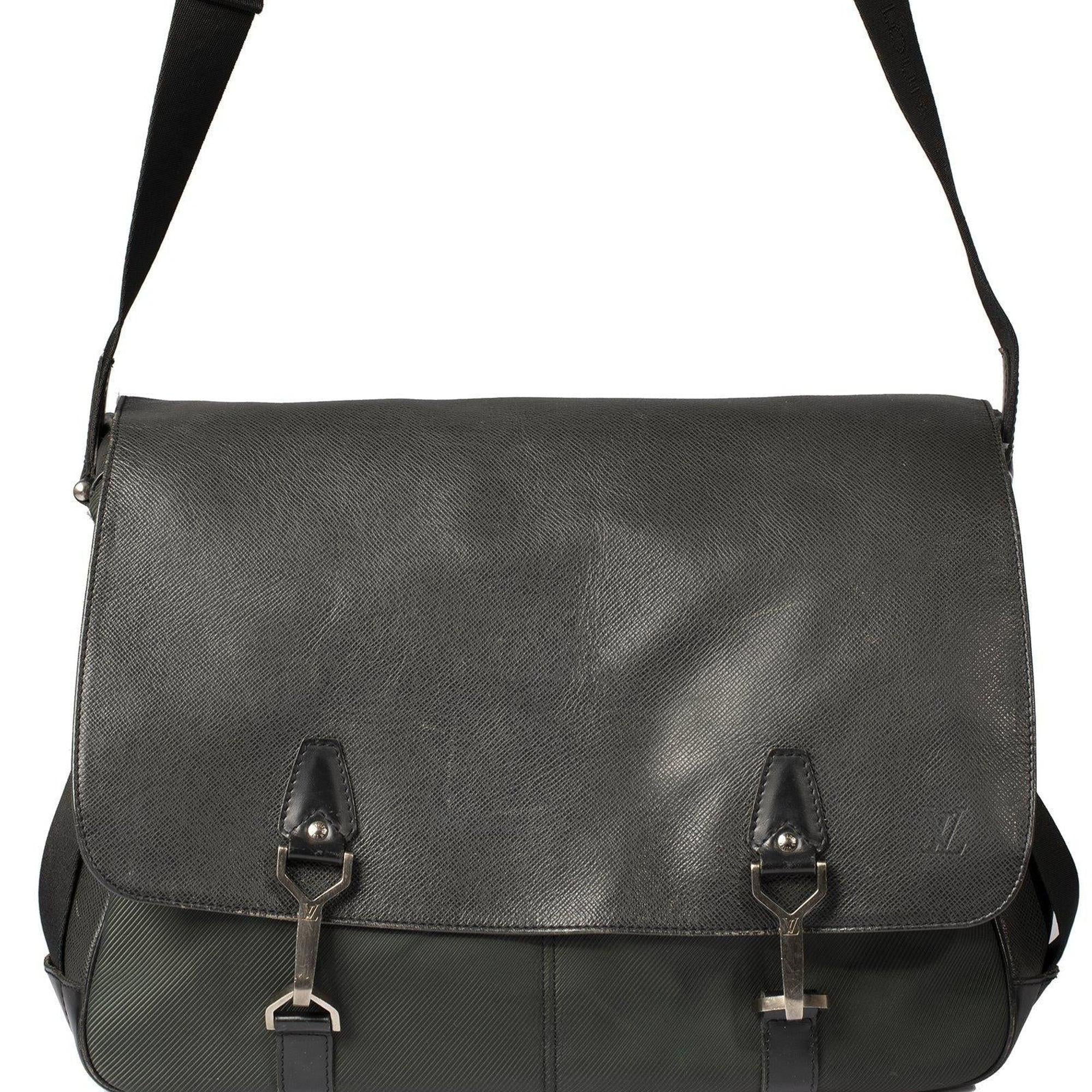 Louis Vuitton Taiga Dersou Messenger Bag