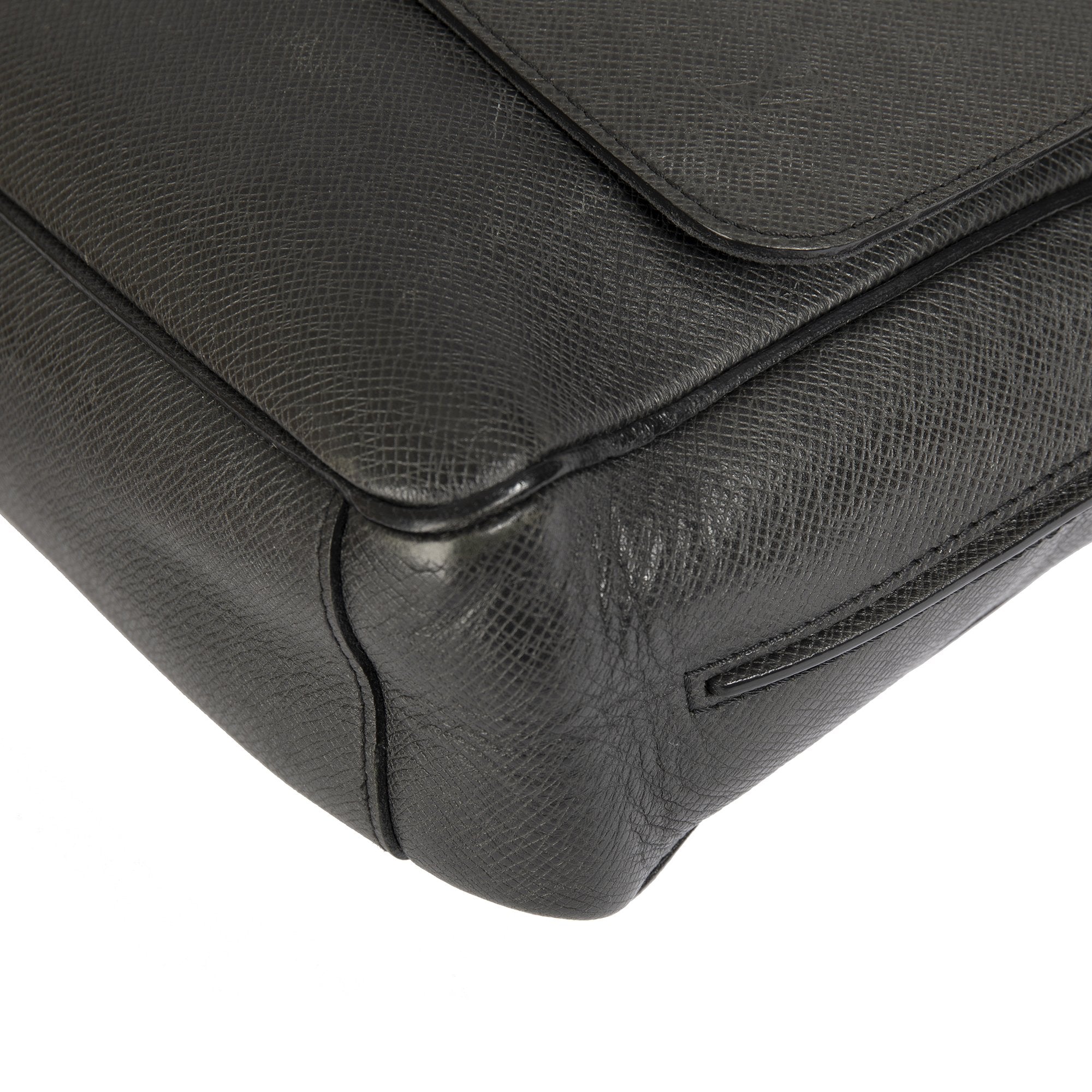 Louis Vuitton Taiga Leather Roman MM Messenger Bag