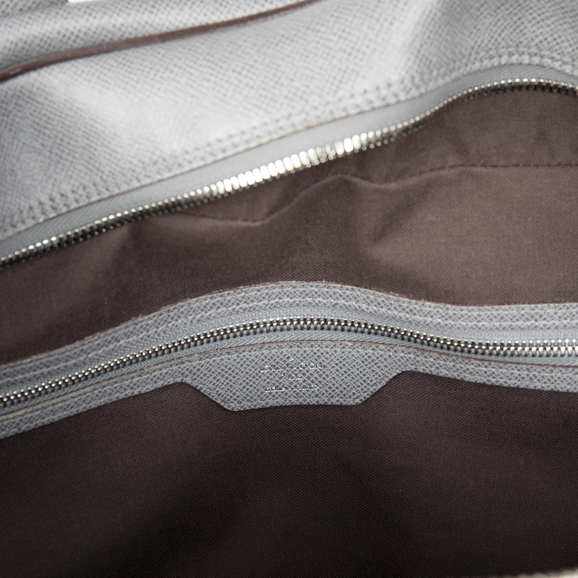 Louis Vuitton Taiga Neo Kendall Weekender Bag